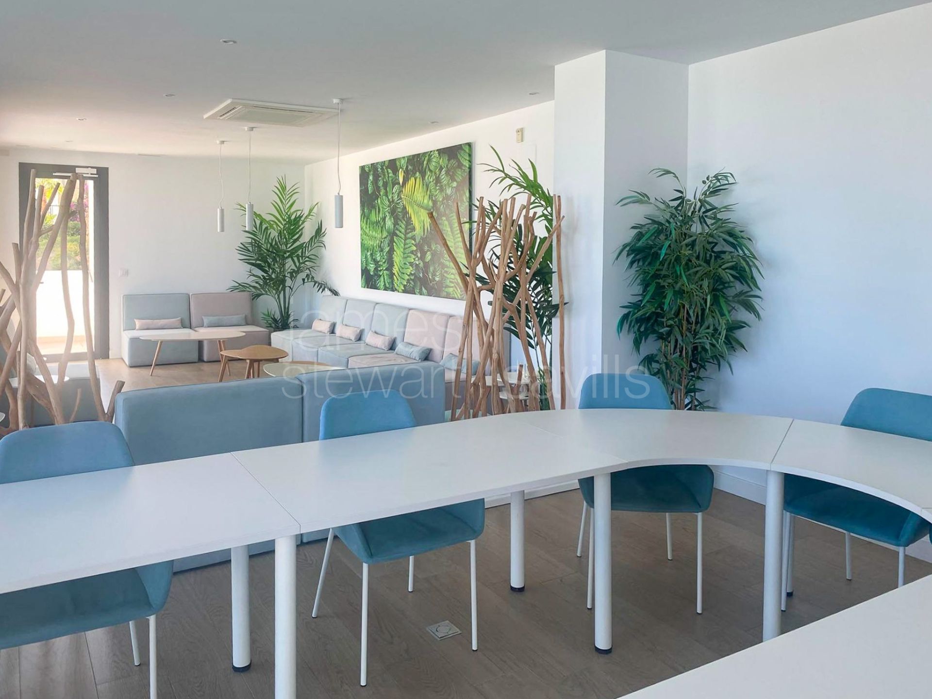 Apartamento contemporáneo en planta baja con jardín privado y vistas panorámicas al mar en The Links II, Alcaidesa