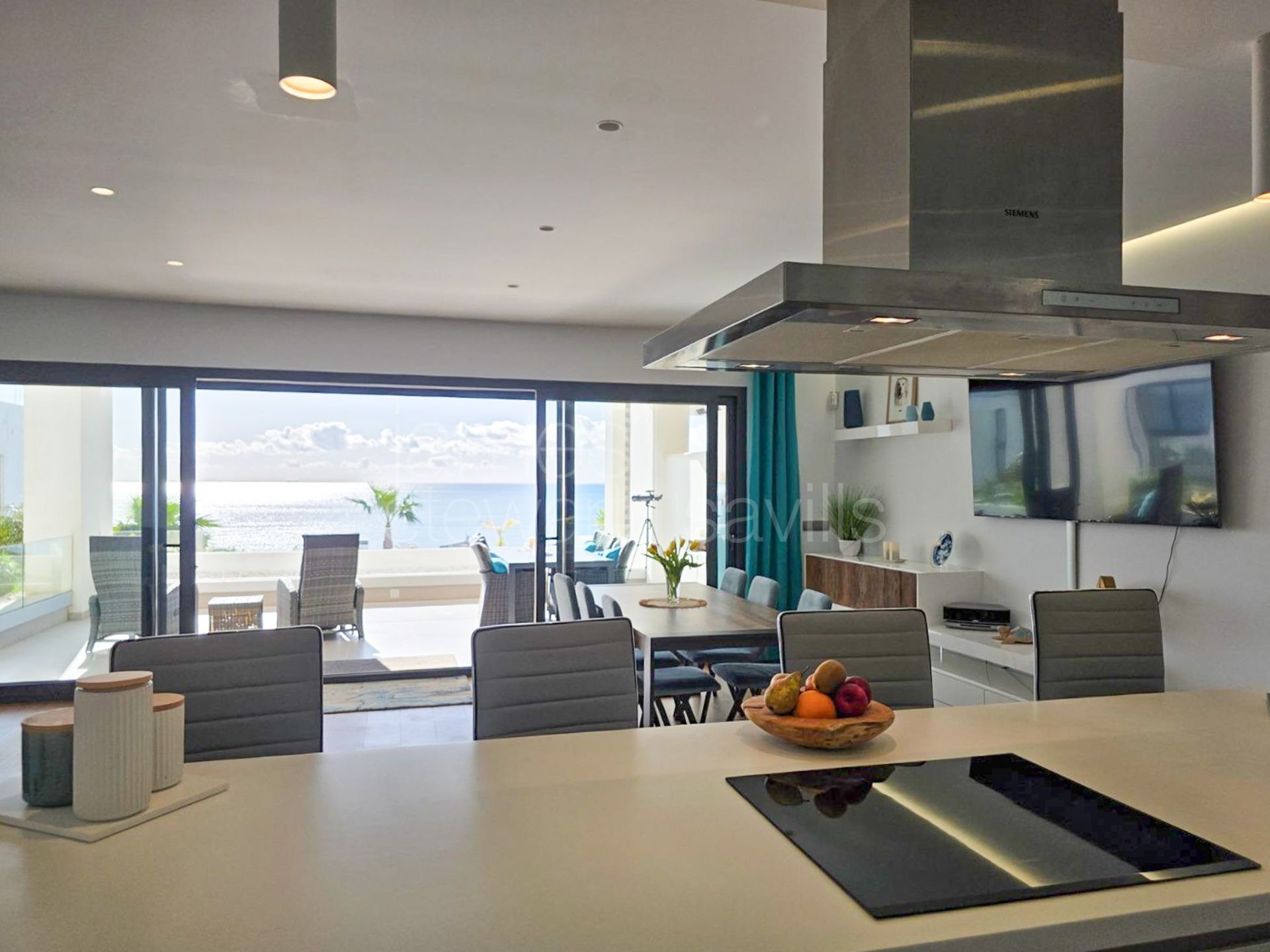 Apartamento contemporáneo en planta baja con jardín privado y vistas panorámicas al mar en The Links II, Alcaidesa