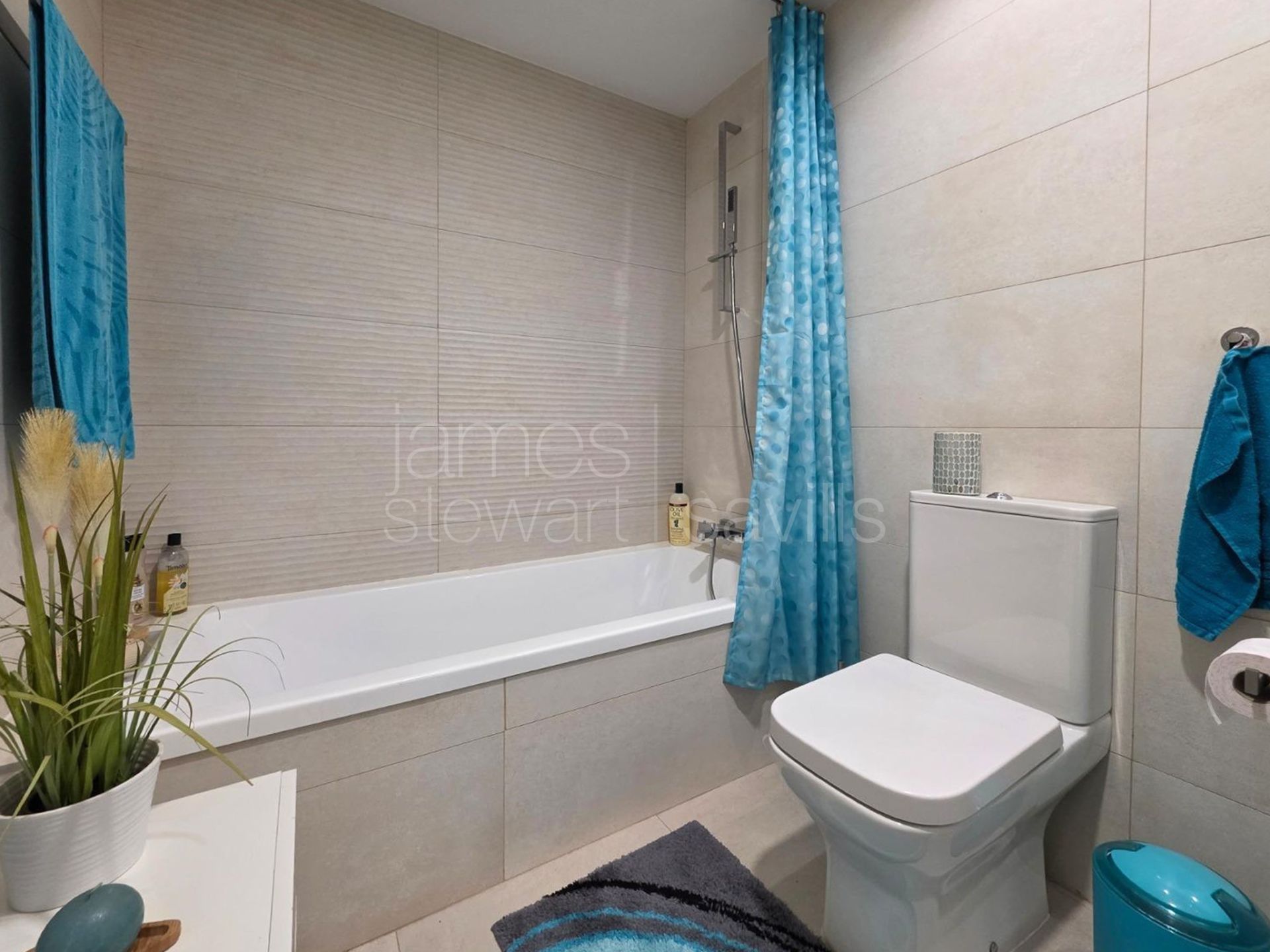 Apartamento contemporáneo en planta baja con jardín privado y vistas panorámicas al mar en The Links II, Alcaidesa
