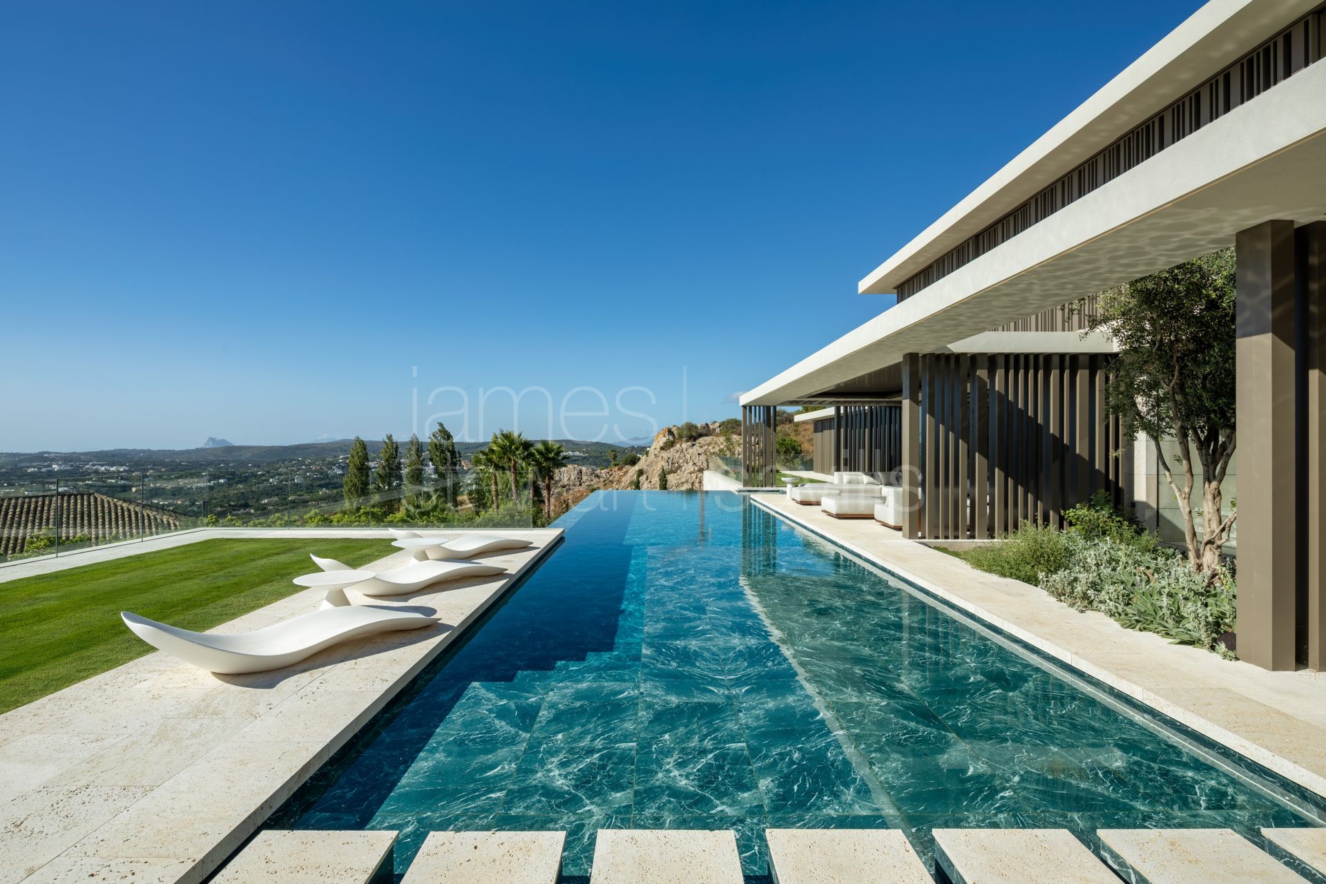 Contemporary architecture in La Reserva, Sotogrande