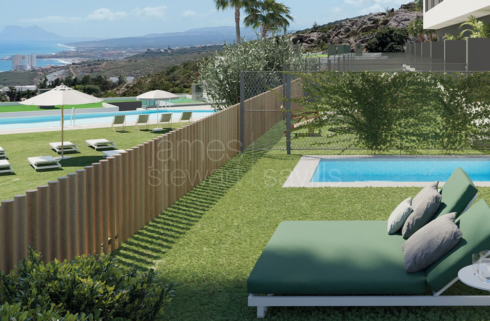 Adosados de obra nueva de 3 dormitorios con vistas al mar en venta en Bahia de las Rocas, Manilva