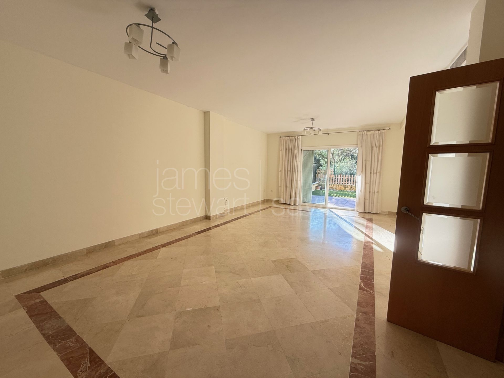 Ground floor with garden in the great La Mesana community in Pueblo Nuevo