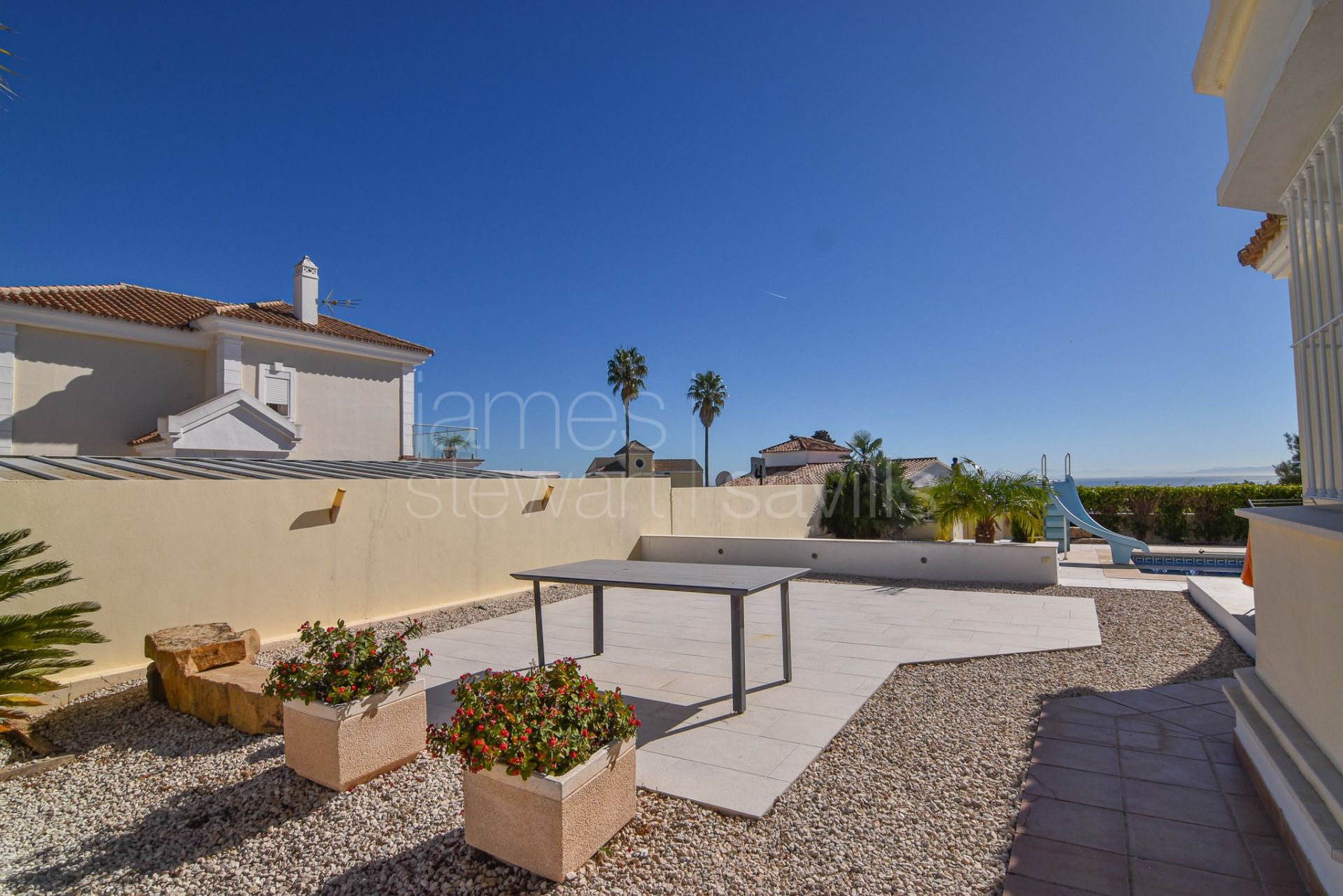 Villa independiente con espectaculares vistas panorámicas al mar en Torreguadiaro