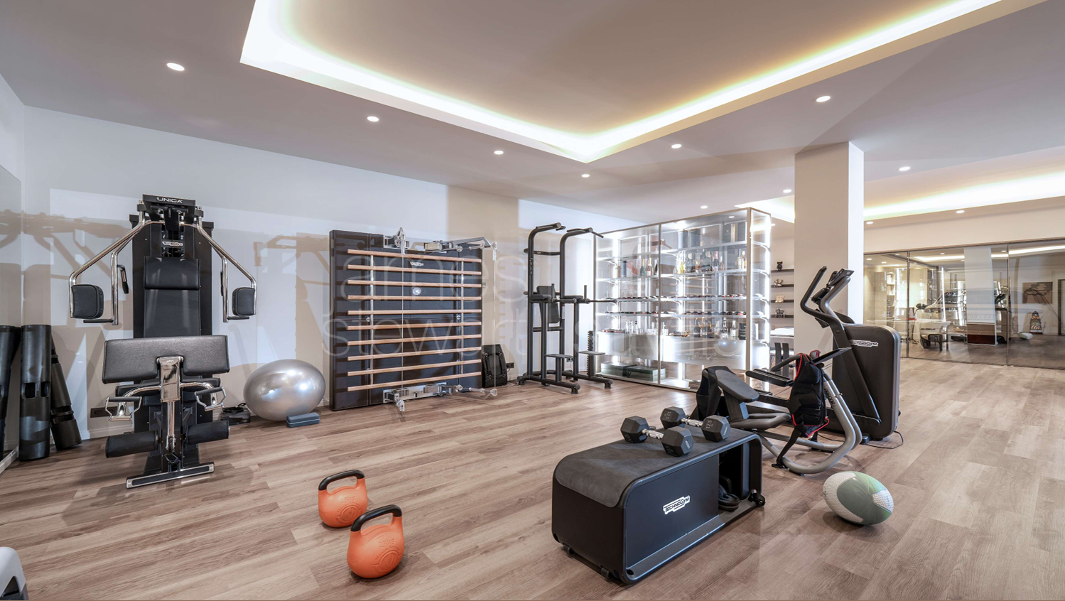 Villa de cuatro plantas en Hacienda de Valderrama, completamente reformada y equipada con los más altos estándares