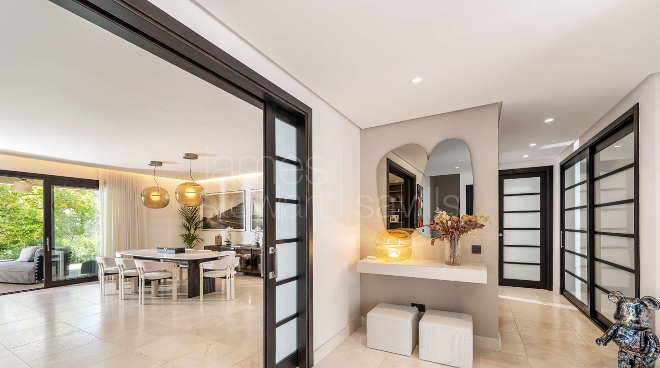 Villa de cuatro plantas en Hacienda de Valderrama, completamente reformada y equipada con los más altos estándares