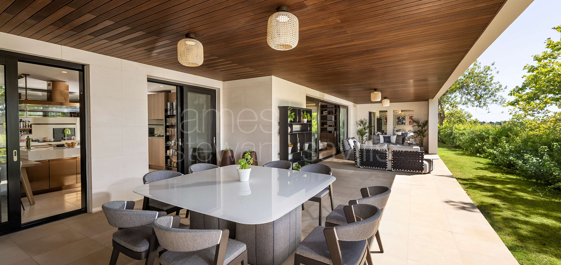 Villa de cuatro plantas en Hacienda de Valderrama, completamente reformada y equipada con los más altos estándares