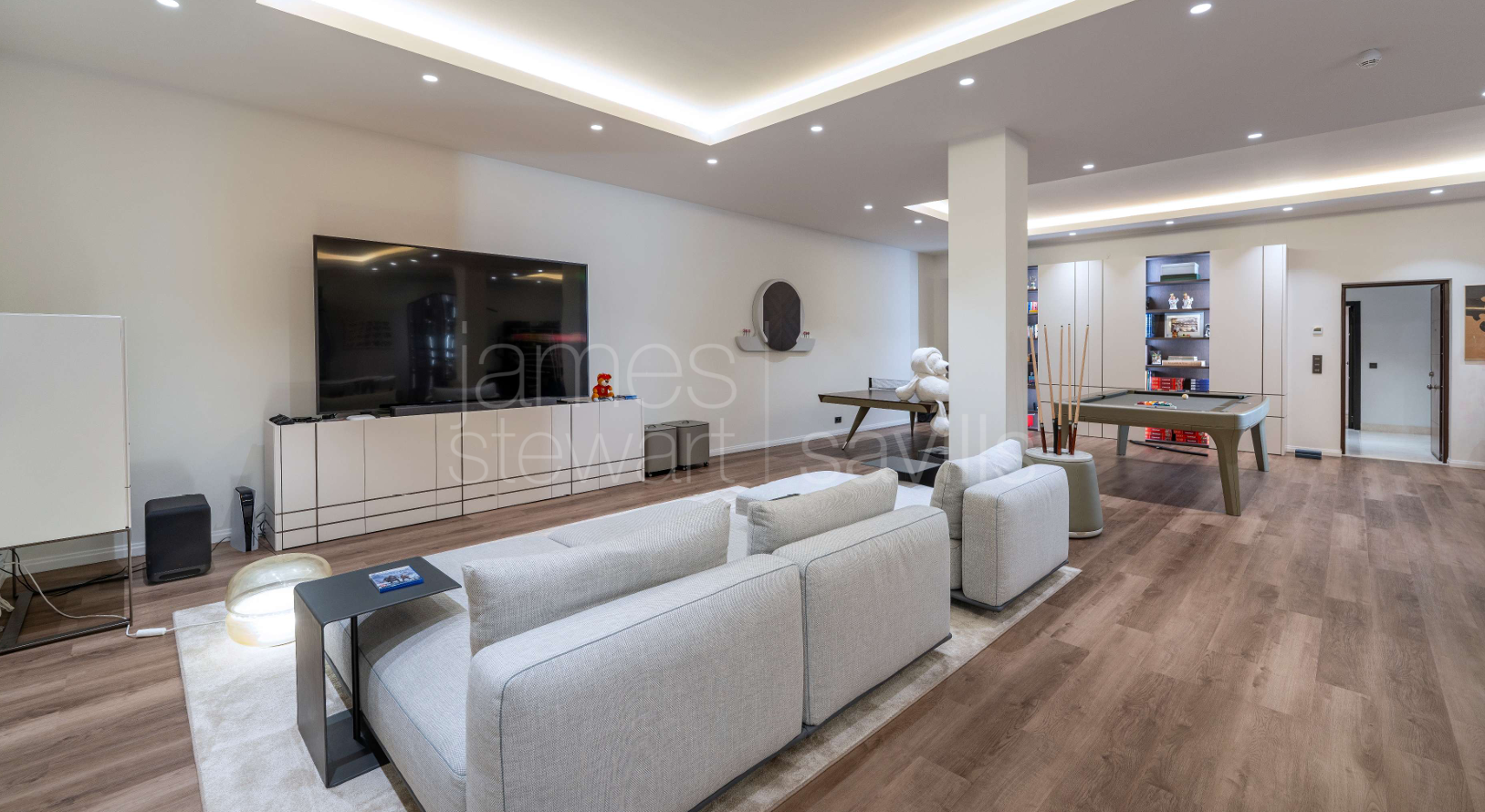 Villa de cuatro plantas en Hacienda de Valderrama, completamente reformada y equipada con los más altos estándares