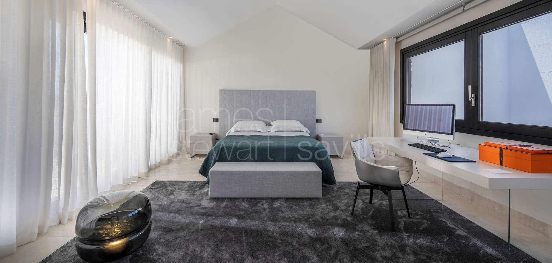 Villa de cuatro plantas en Hacienda de Valderrama, completamente reformada y equipada con los más altos estándares