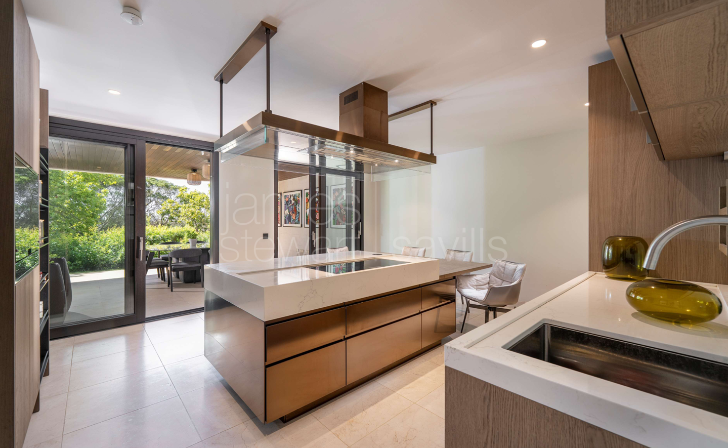 Villa de cuatro plantas en Hacienda de Valderrama, completamente reformada y equipada con los más altos estándares