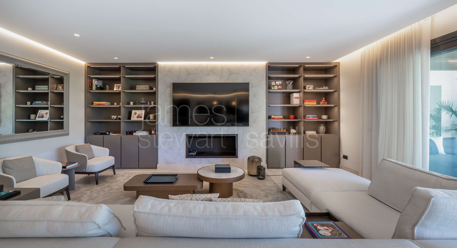 Villa de cuatro plantas en Hacienda de Valderrama, completamente reformada y equipada con los más altos estándares