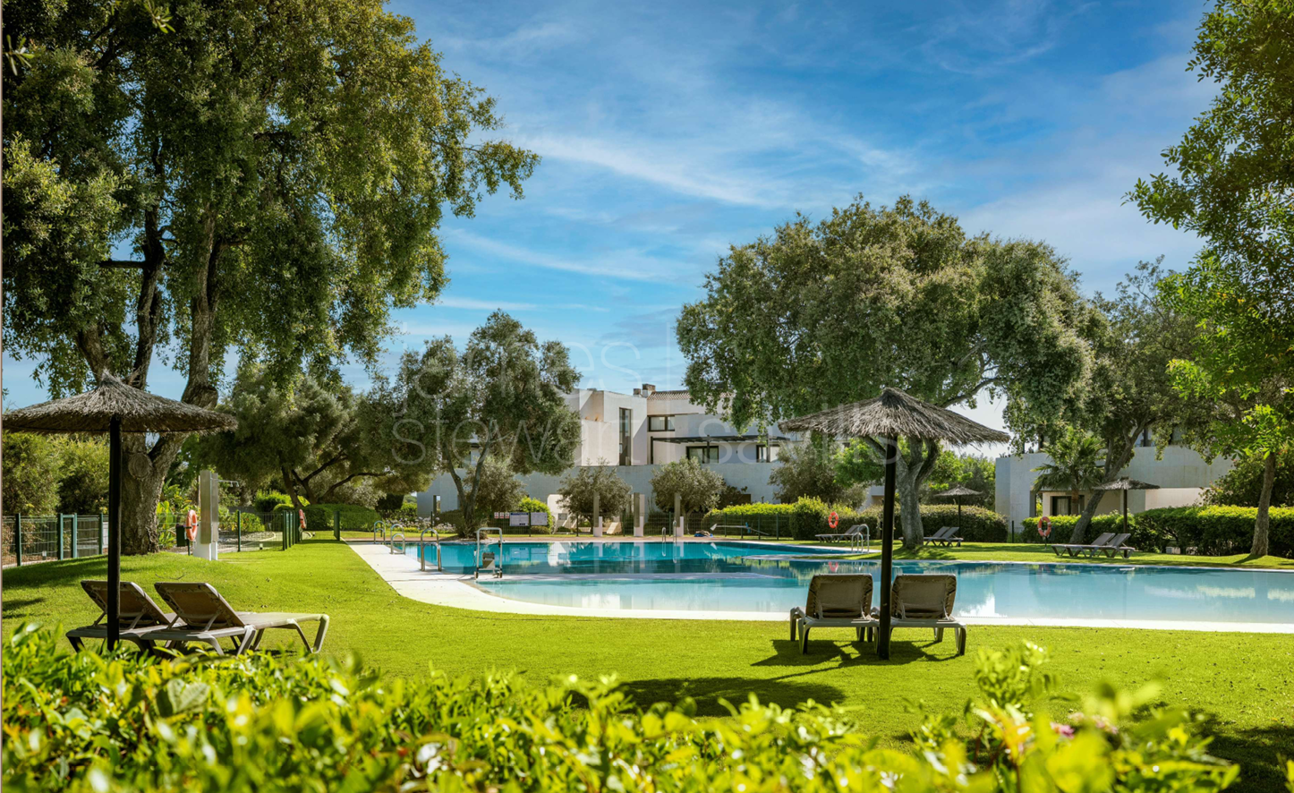 Villa de cuatro plantas en Hacienda de Valderrama, completamente reformada y equipada con los más altos estándares
