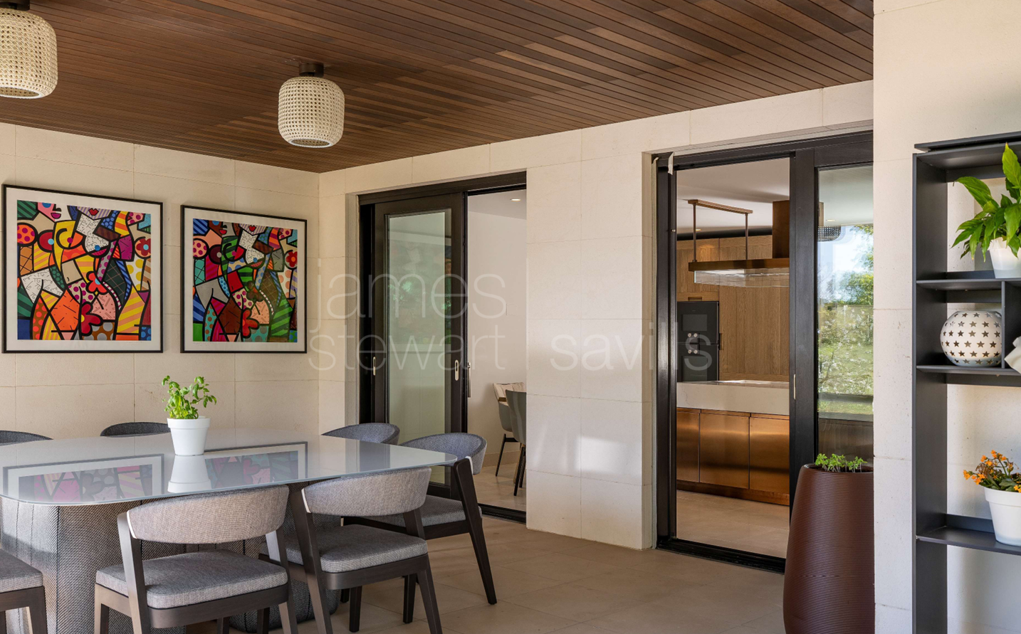 Villa de cuatro plantas en Hacienda de Valderrama, completamente reformada y equipada con los más altos estándares