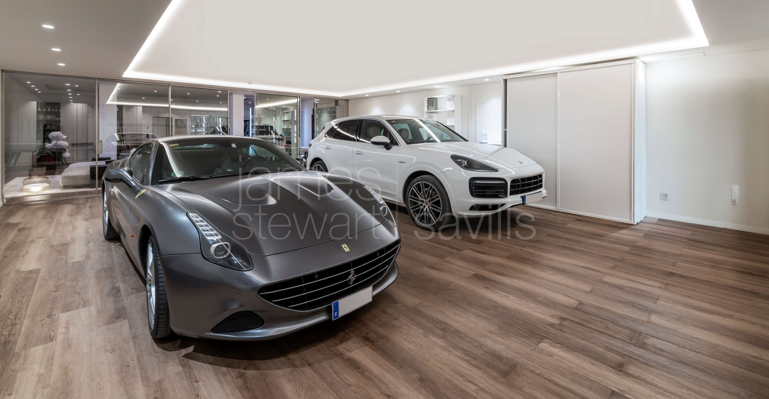 Villa de cuatro plantas en Hacienda de Valderrama, completamente reformada y equipada con los más altos estándares