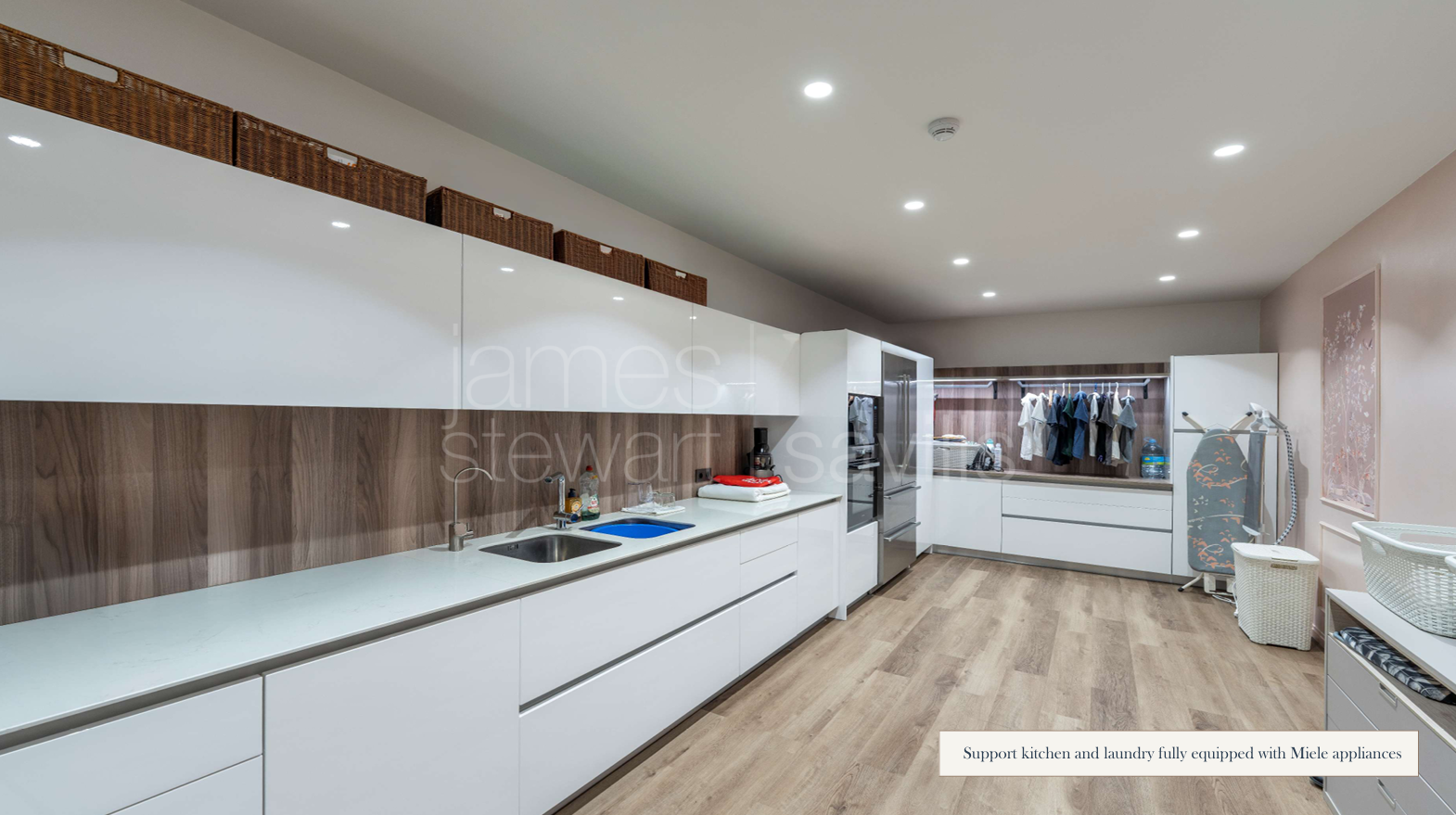 Villa de cuatro plantas en Hacienda de Valderrama, completamente reformada y equipada con los más altos estándares