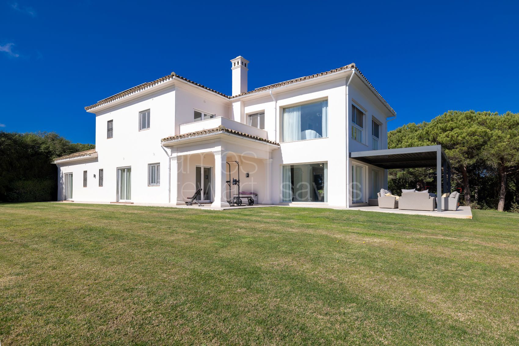 Villa elegante y contemporánea en Almenara, Sotogrande