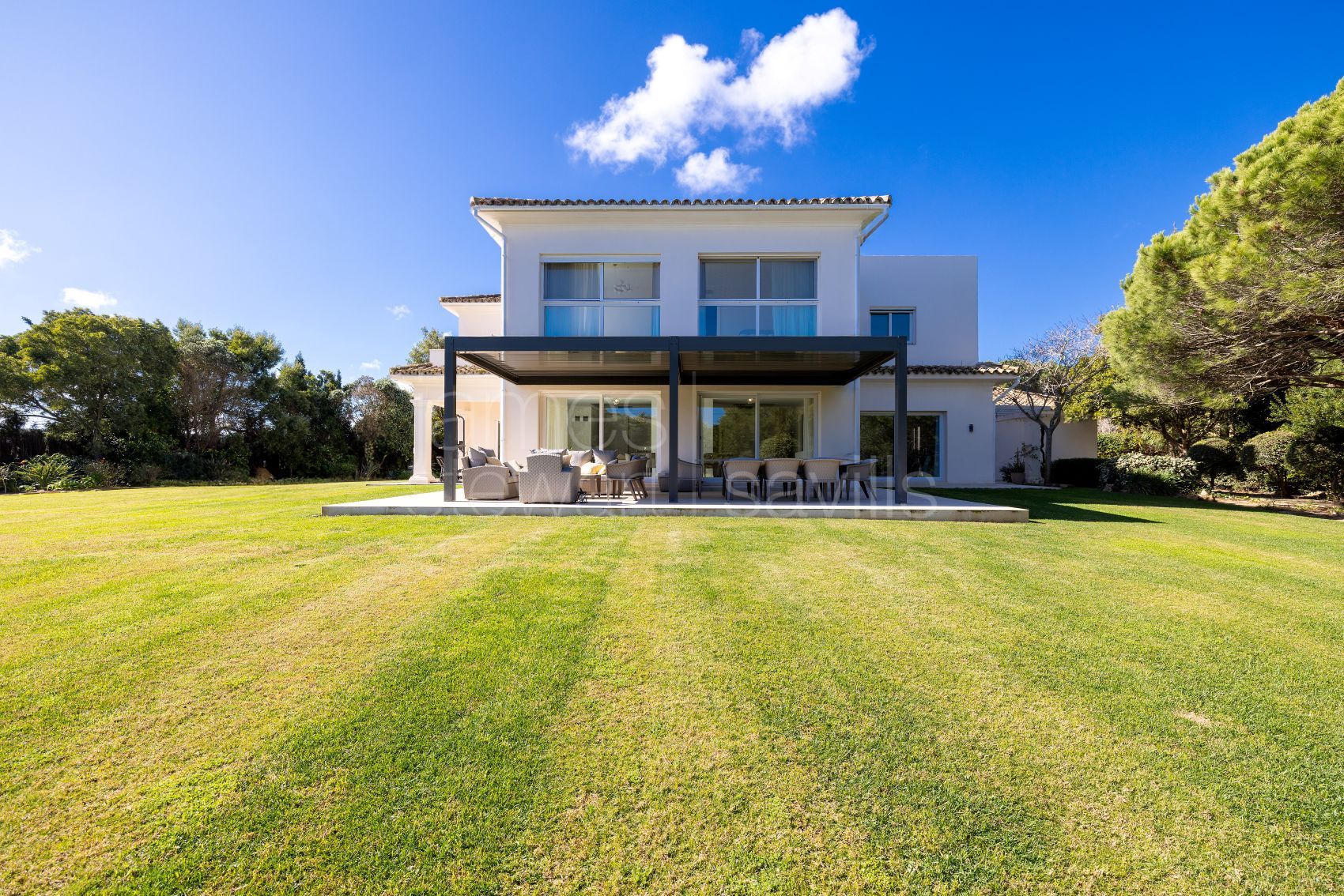 Villa elegante y contemporánea en Almenara, Sotogrande