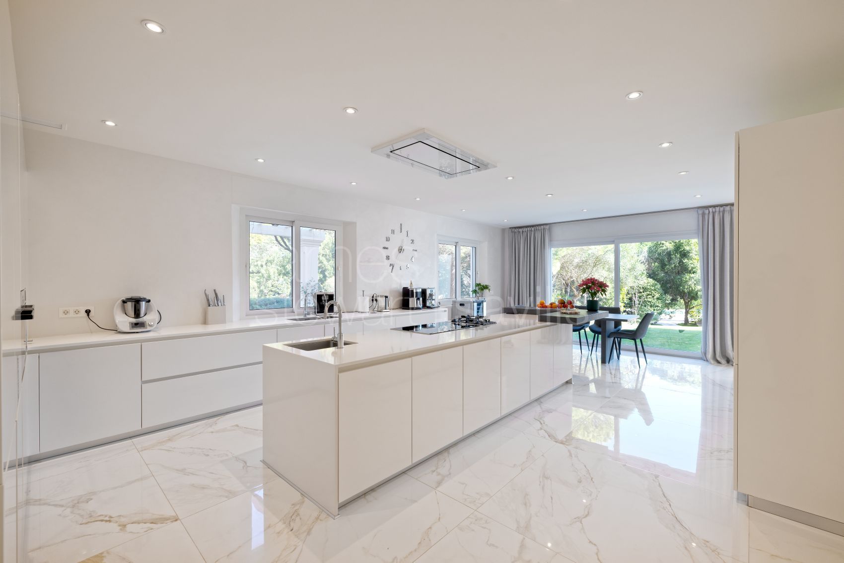 Villa elegante y contemporánea en Almenara, Sotogrande