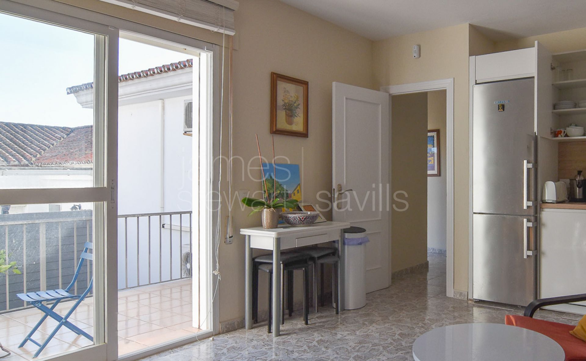 Townhouse with commercial opportunities close to all the amenities of Pueblo Nuevo de Guadiaro