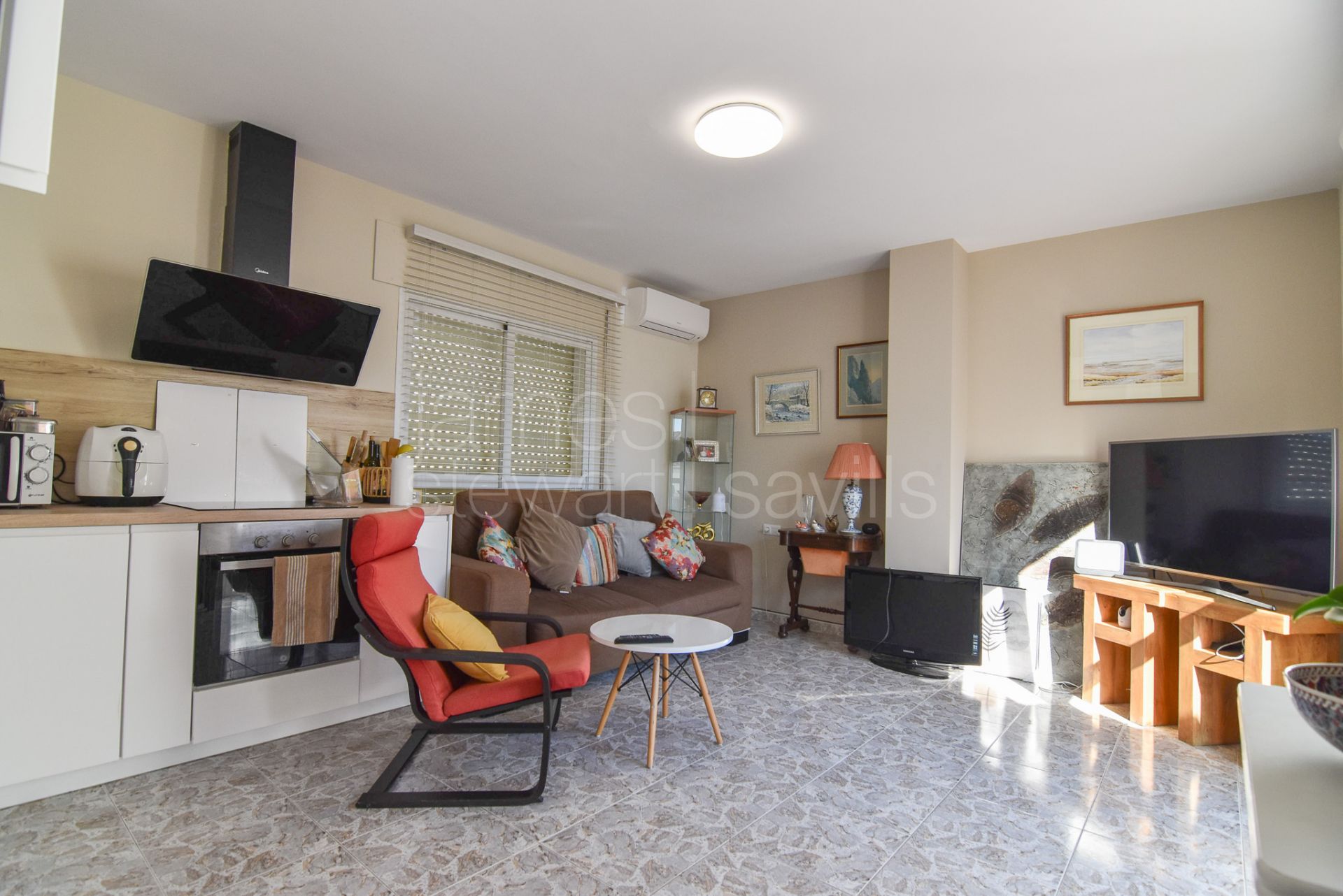 End of row townhouse close to all the amenities of Pueblo Nuevo de Guadiaro