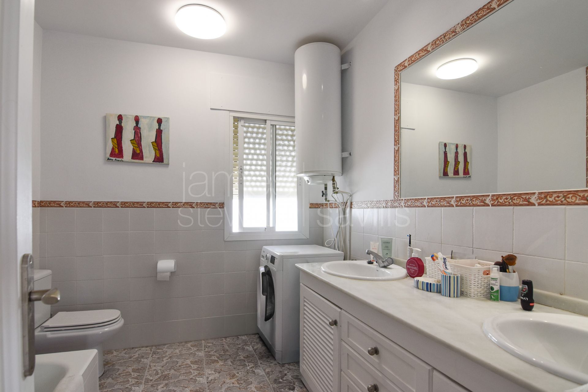 End of row townhouse close to all the amenities of Pueblo Nuevo de Guadiaro