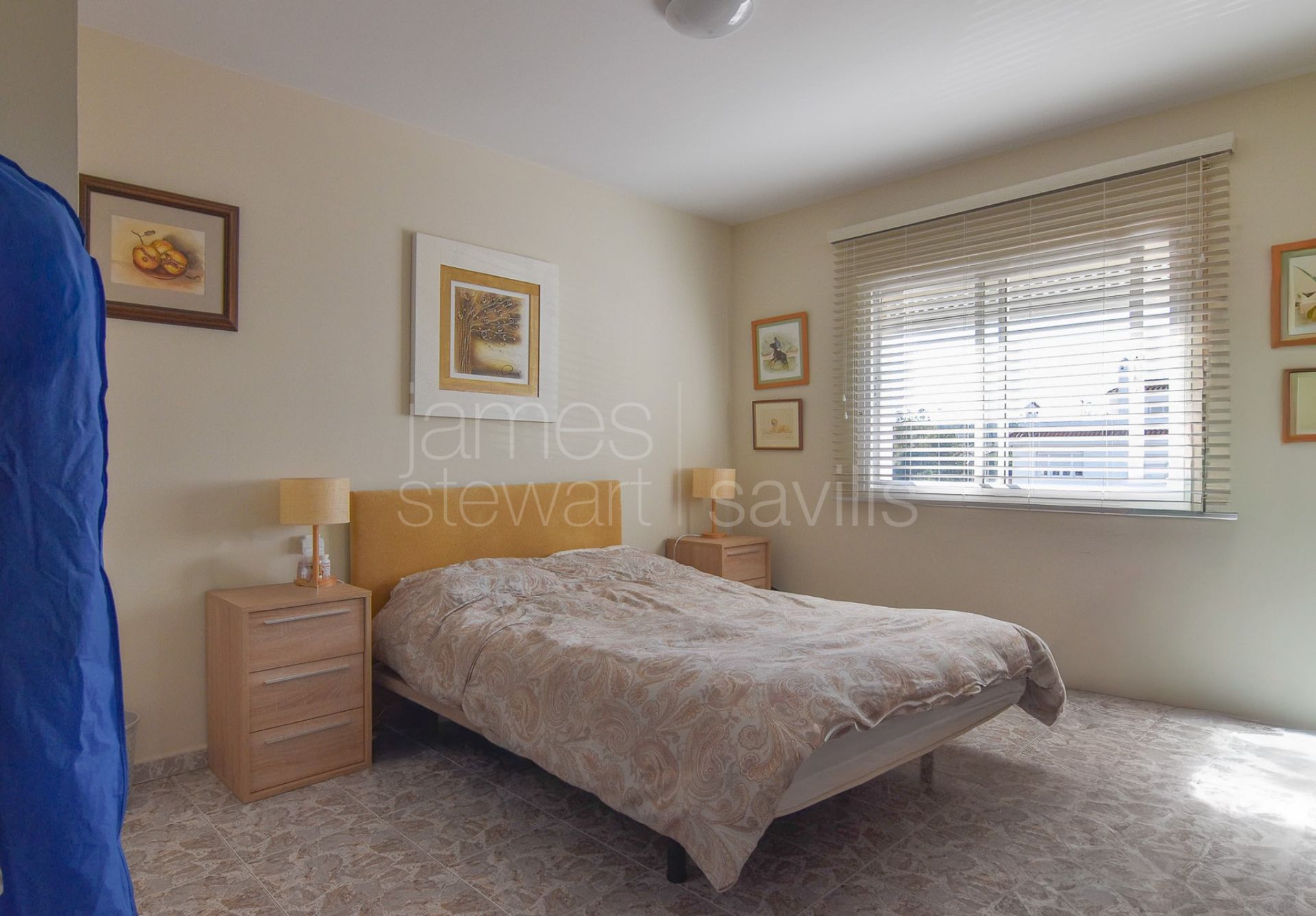 Townhouse with commercial opportunities close to all the amenities of Pueblo Nuevo de Guadiaro