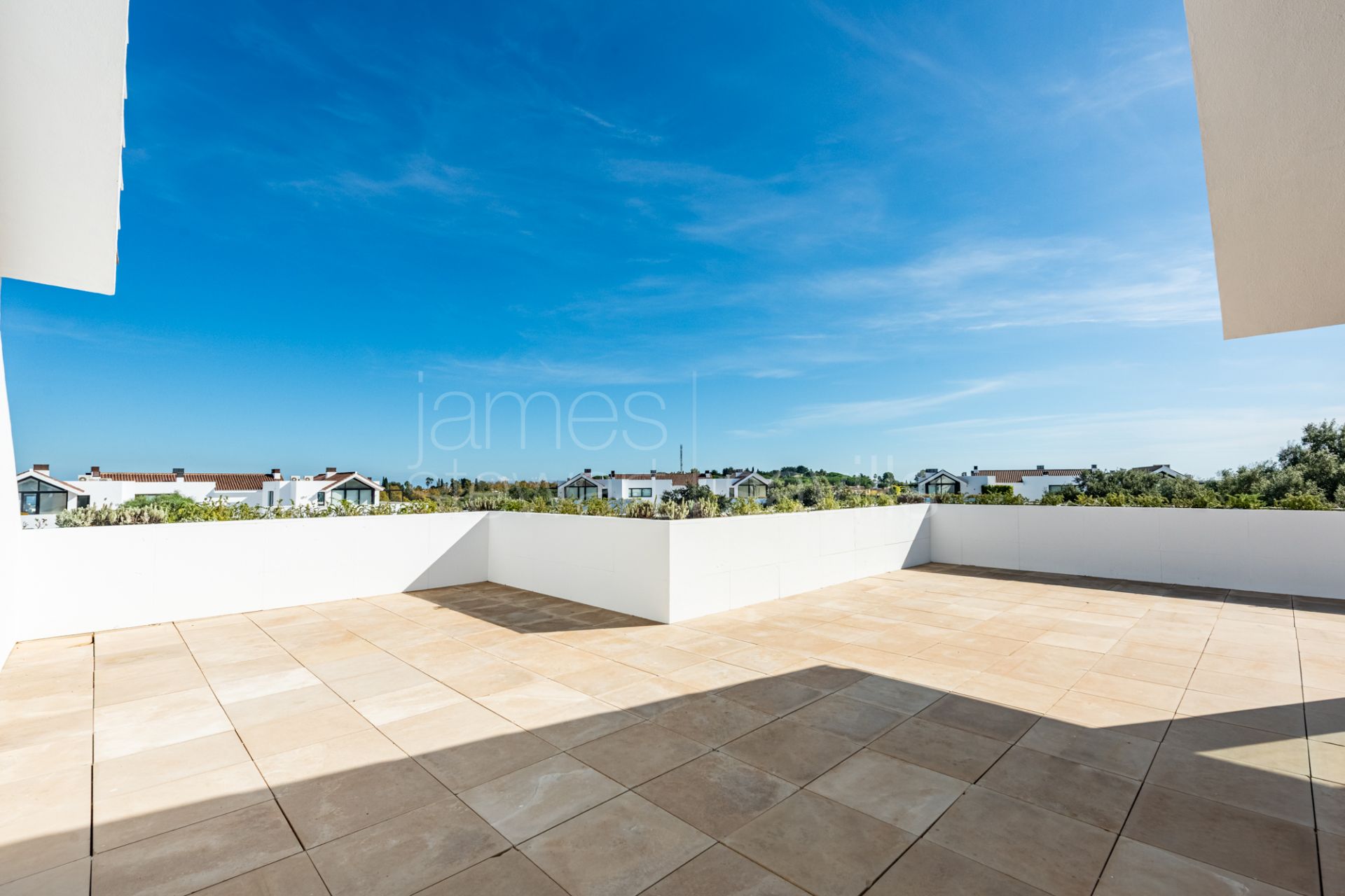 Ático Dúplex Espacioso con Amplias Terrazas en Hacienda Valderrama, Sotogrande