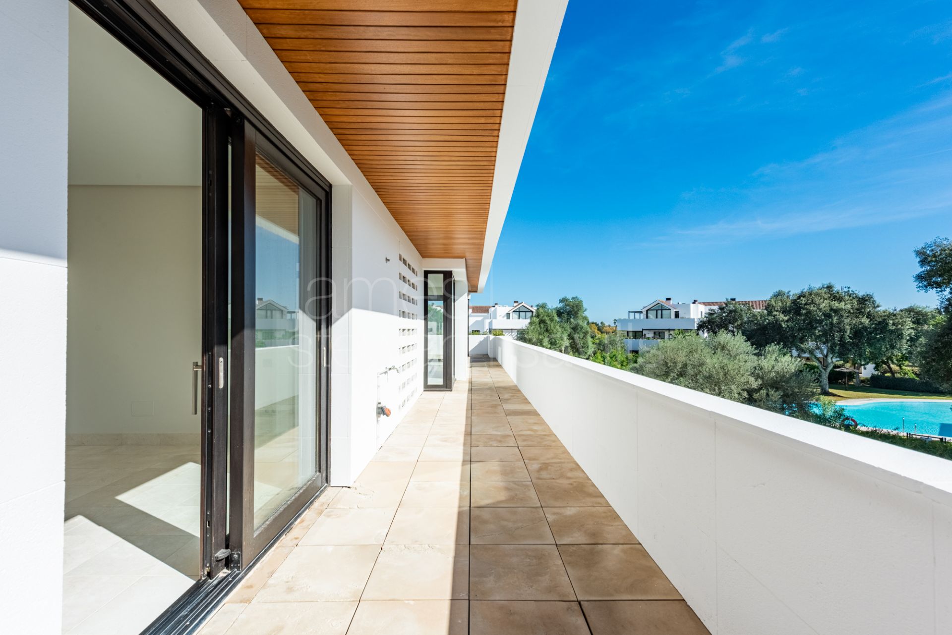 Ático Dúplex Espacioso con Amplias Terrazas en Hacienda Valderrama, Sotogrande