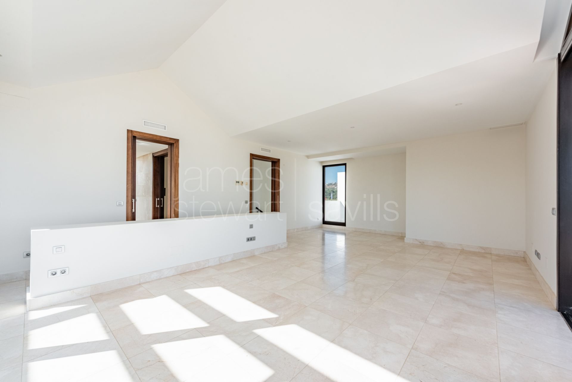 Ático Dúplex Espacioso con Amplias Terrazas en Hacienda Valderrama, Sotogrande