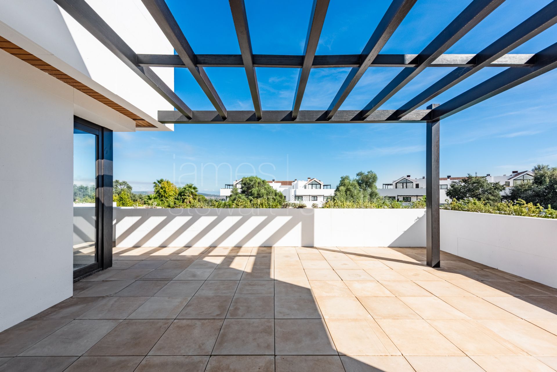 Ático Dúplex Espacioso con Amplias Terrazas en Hacienda Valderrama, Sotogrande