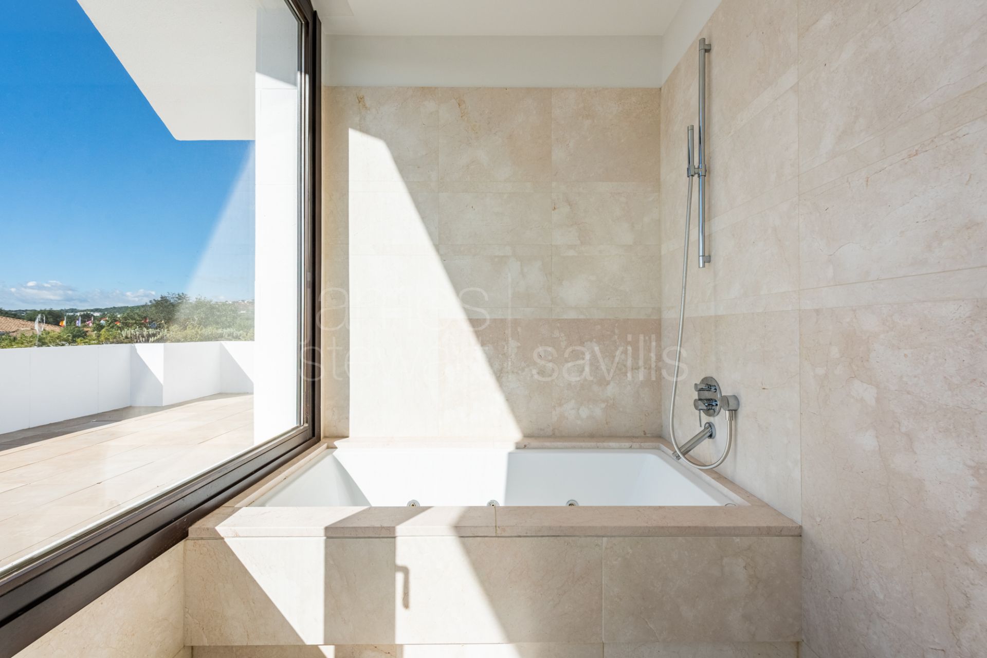 Ático Dúplex Espacioso con Amplias Terrazas en Hacienda Valderrama, Sotogrande