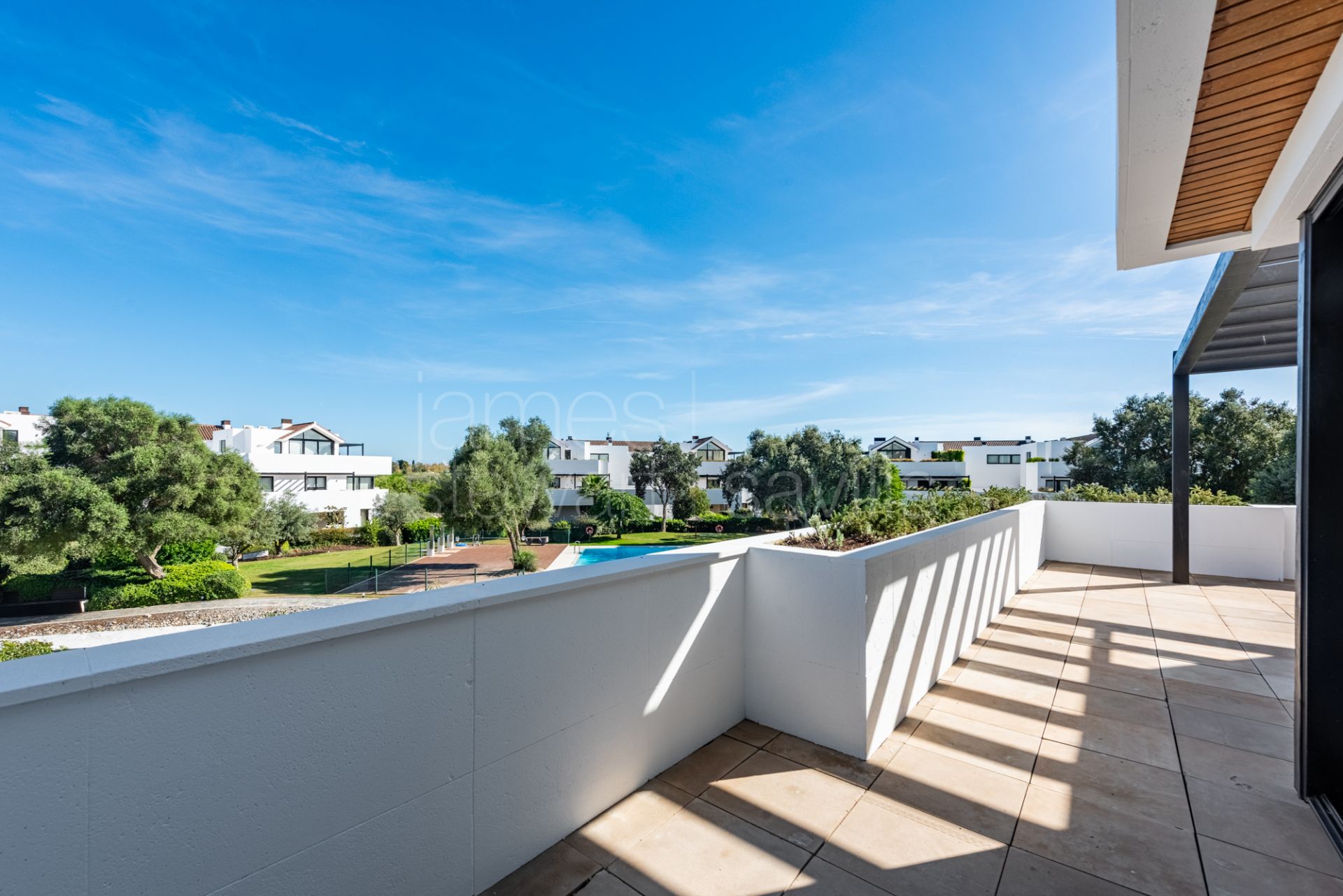 Ático Dúplex Espacioso con Amplias Terrazas en Hacienda Valderrama, Sotogrande