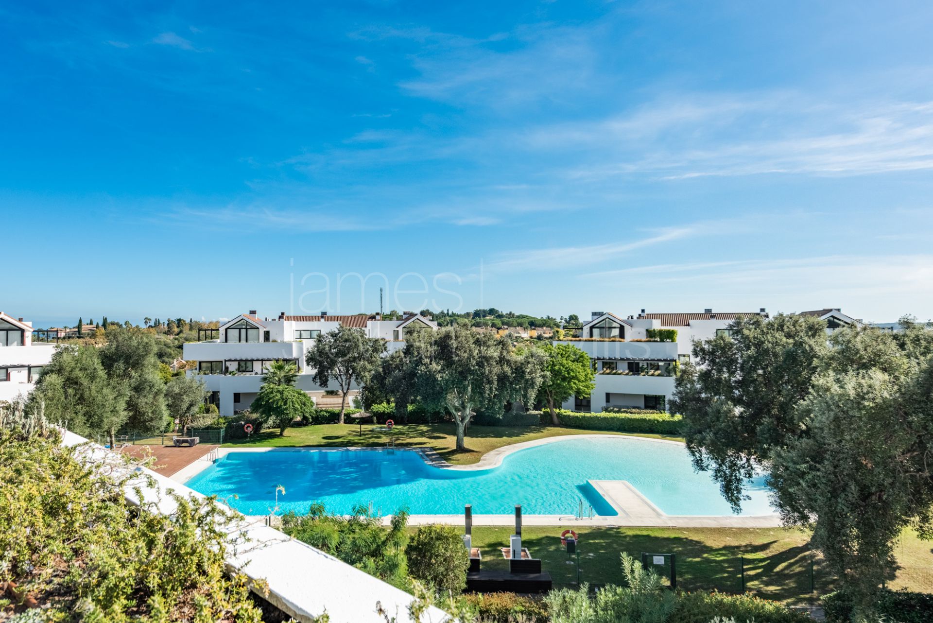 Ático Dúplex Espacioso con Amplias Terrazas en Hacienda Valderrama, Sotogrande