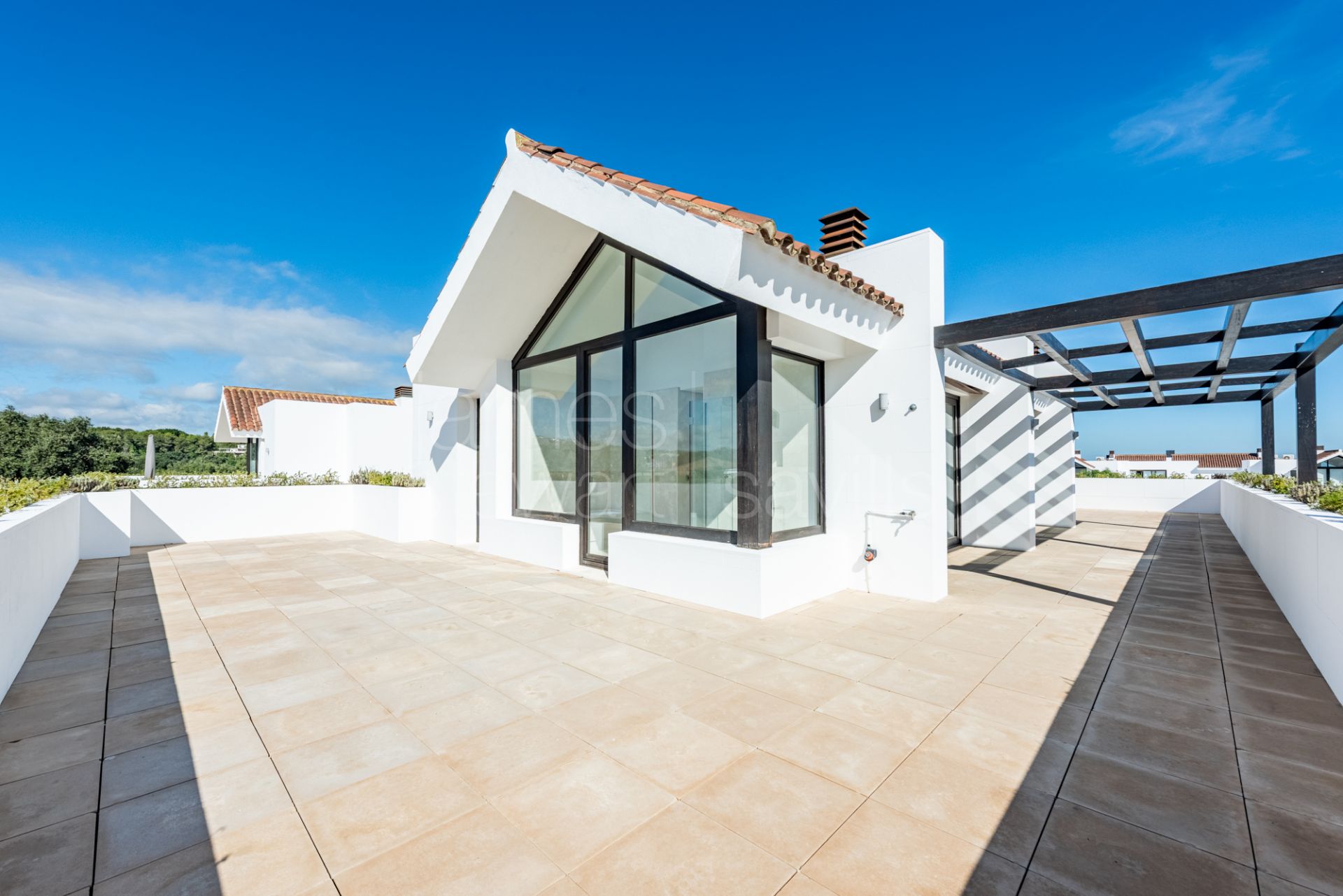 Ático Dúplex Espacioso con Amplias Terrazas en Hacienda Valderrama, Sotogrande