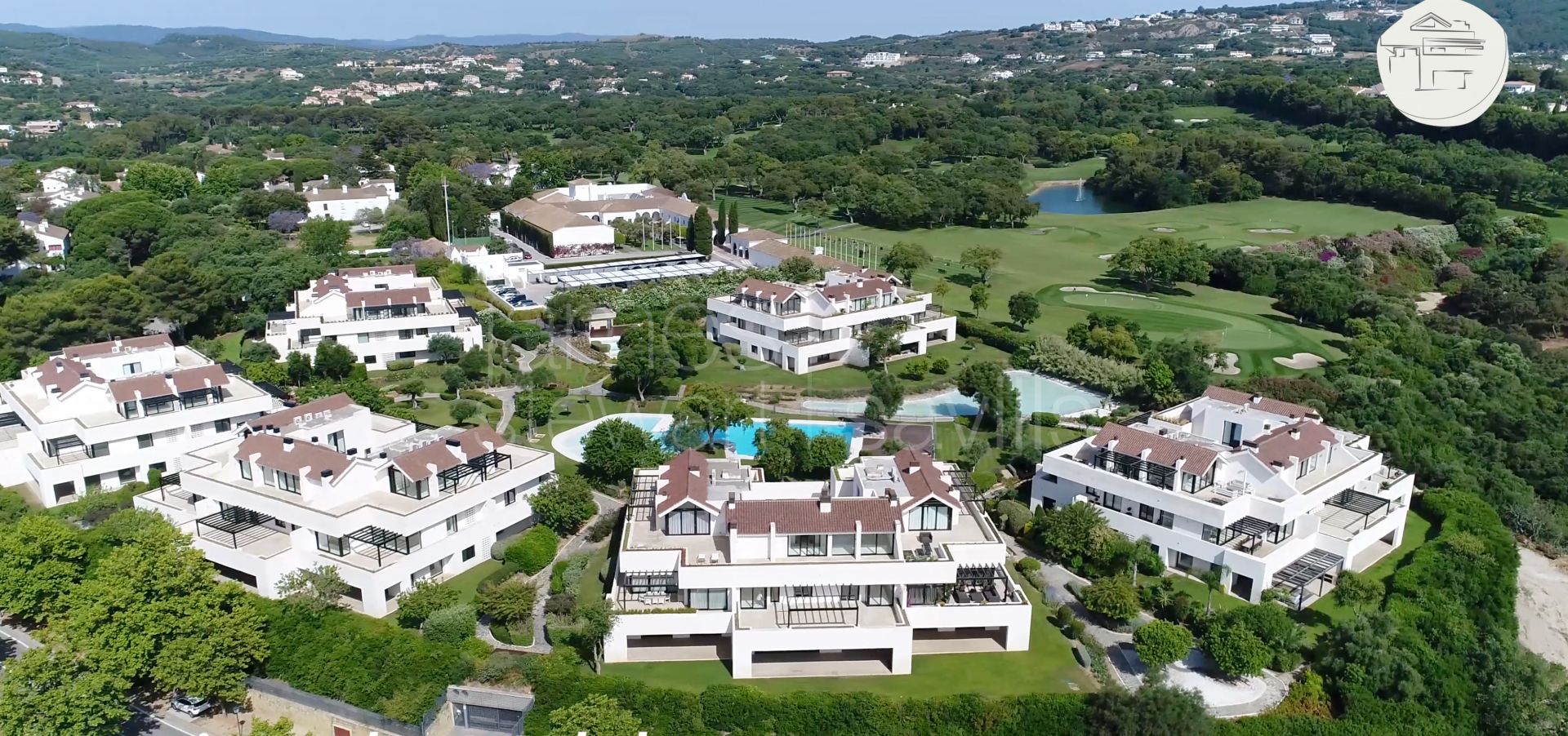 Ático Dúplex Espacioso con Amplias Terrazas en Hacienda Valderrama, Sotogrande