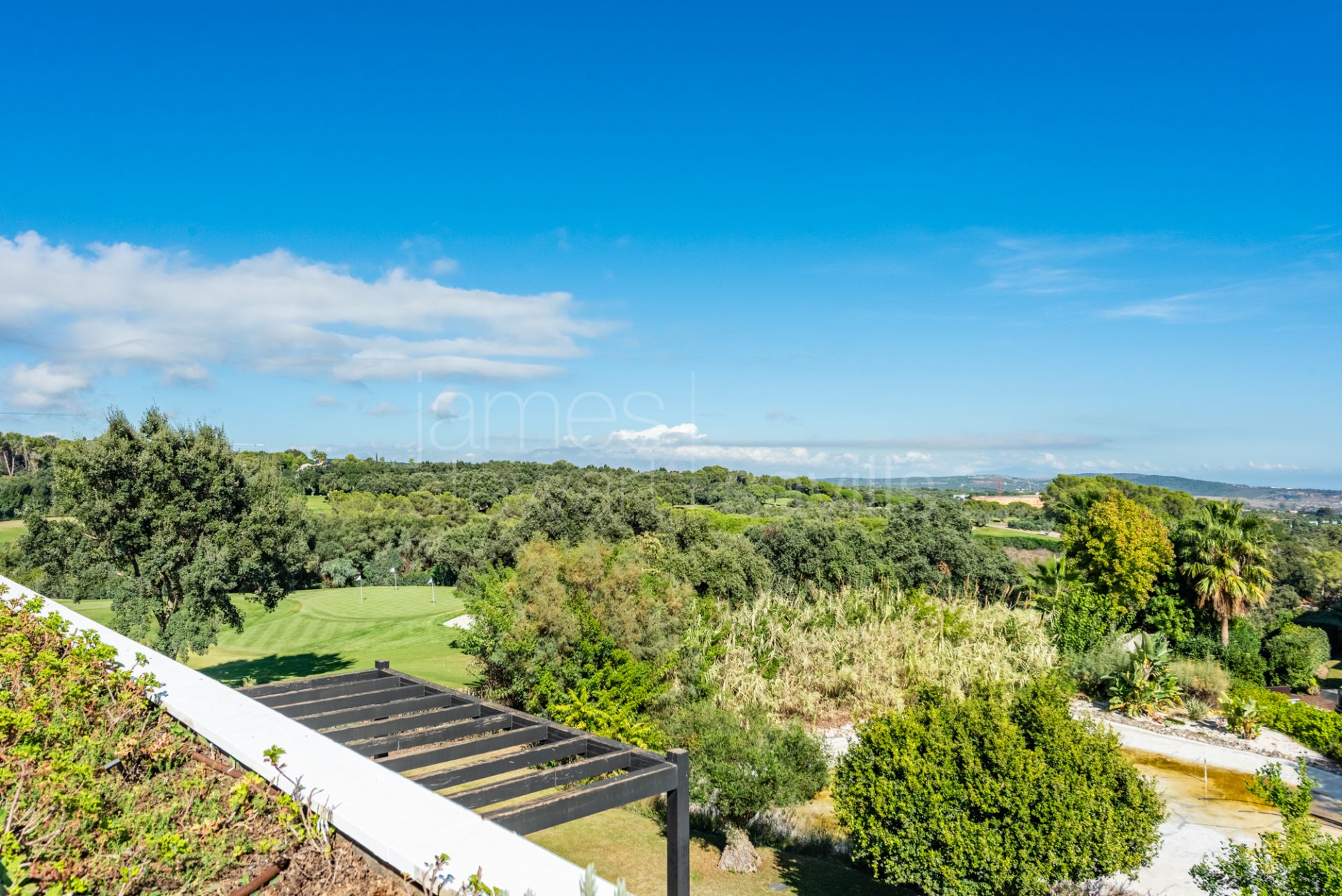 Ático Dúplex Espacioso con Amplias Terrazas en Hacienda Valderrama, Sotogrande