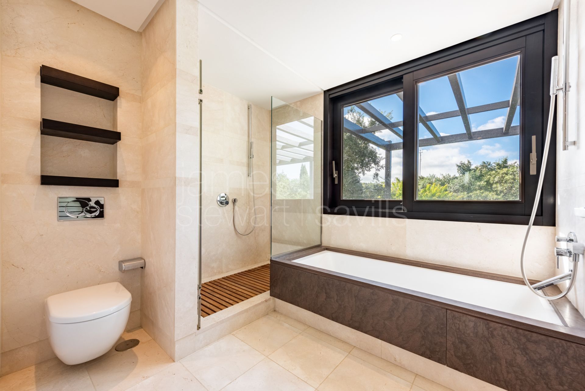 Ático Dúplex Espacioso con Amplias Terrazas en Hacienda Valderrama, Sotogrande