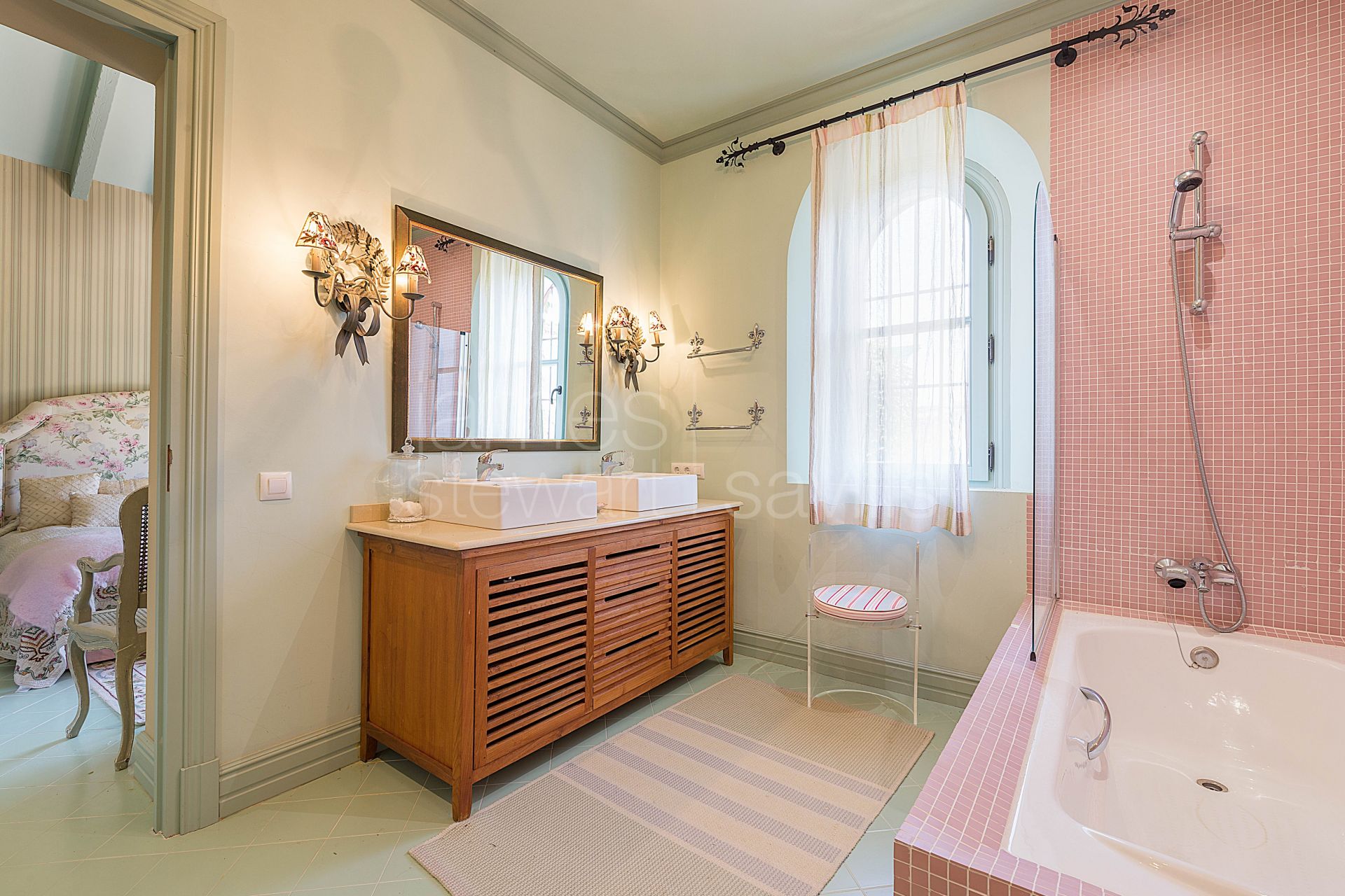 Bonito Cortijo con Casa de Invitados, Olivar y Vistas Panorámicas cerca de Gaucín