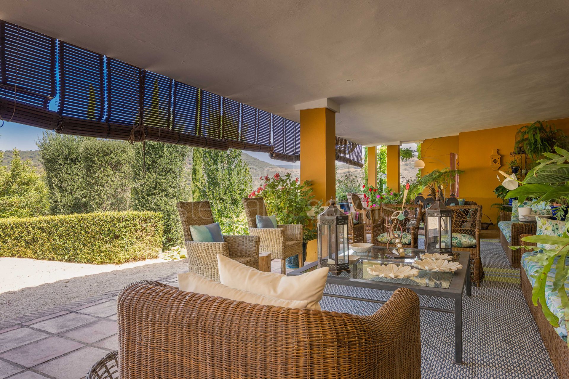 Bonito Cortijo con Casa de Invitados, Olivar y Vistas Panorámicas cerca de Gaucín