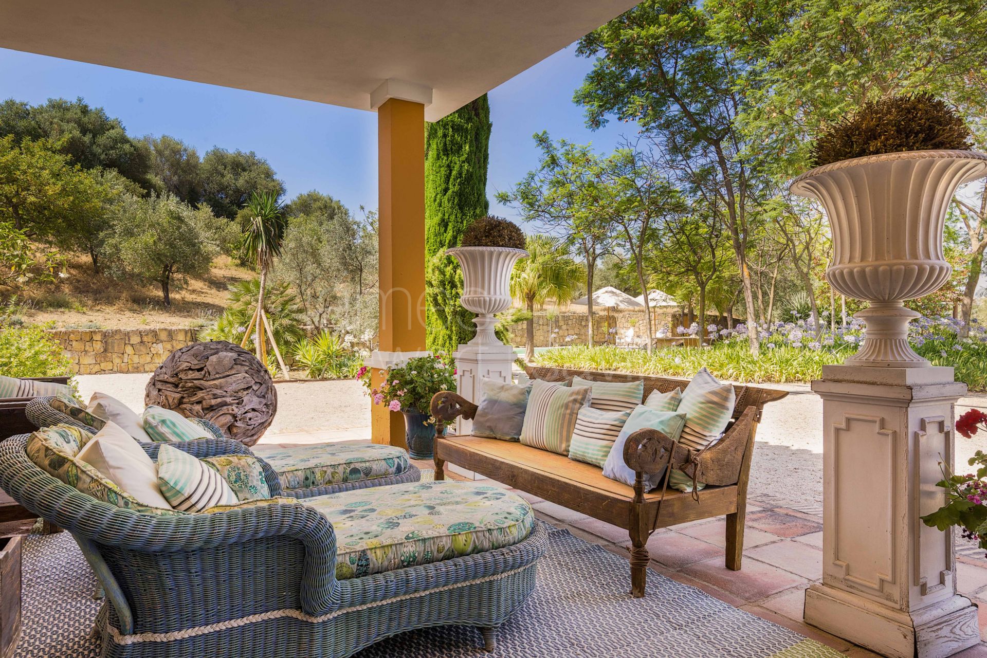 Bonito Cortijo con Casa de Invitados, Olivar y Vistas Panorámicas cerca de Gaucín