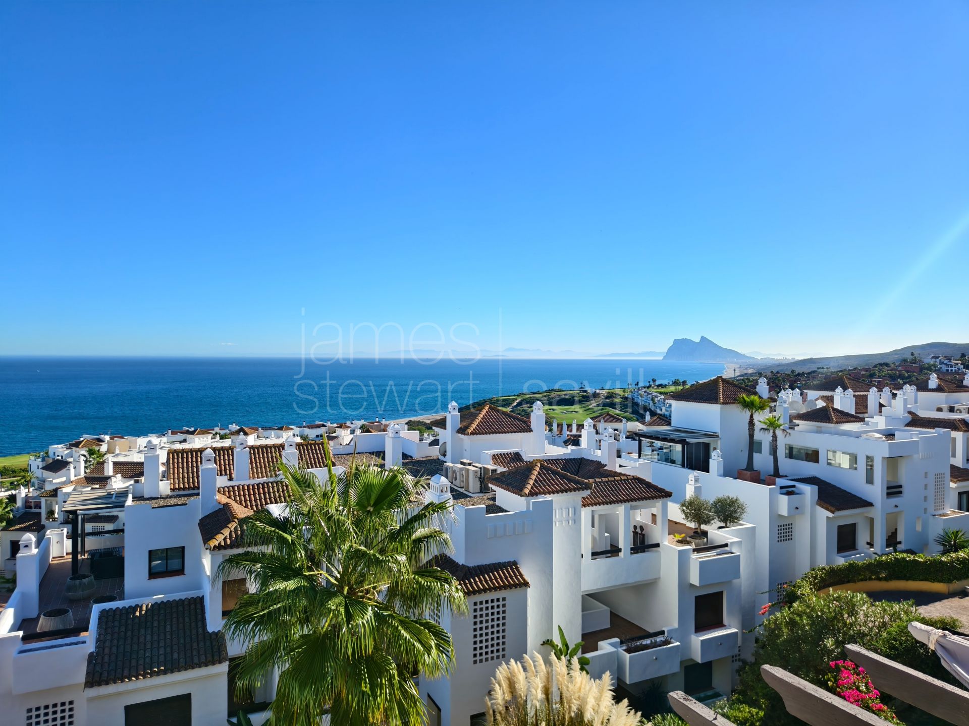 Penthouse with panoramic sea and Gibraltar views – Marina de Alcaidesa