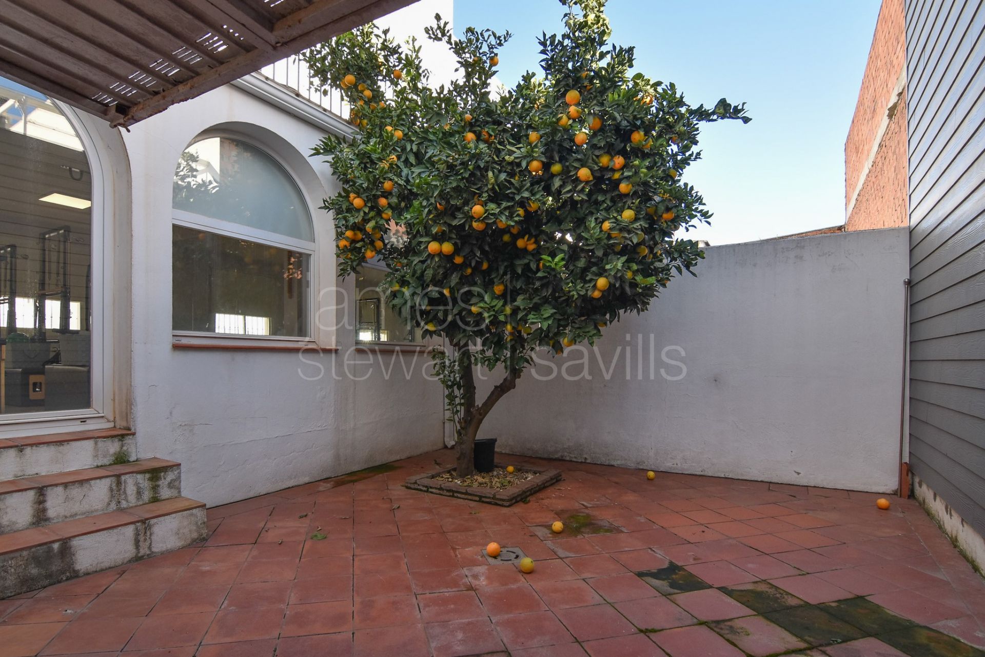 Local comercial con acceso directo desde la calle y vivienda en Pueblo Nuevo de Guadiaro