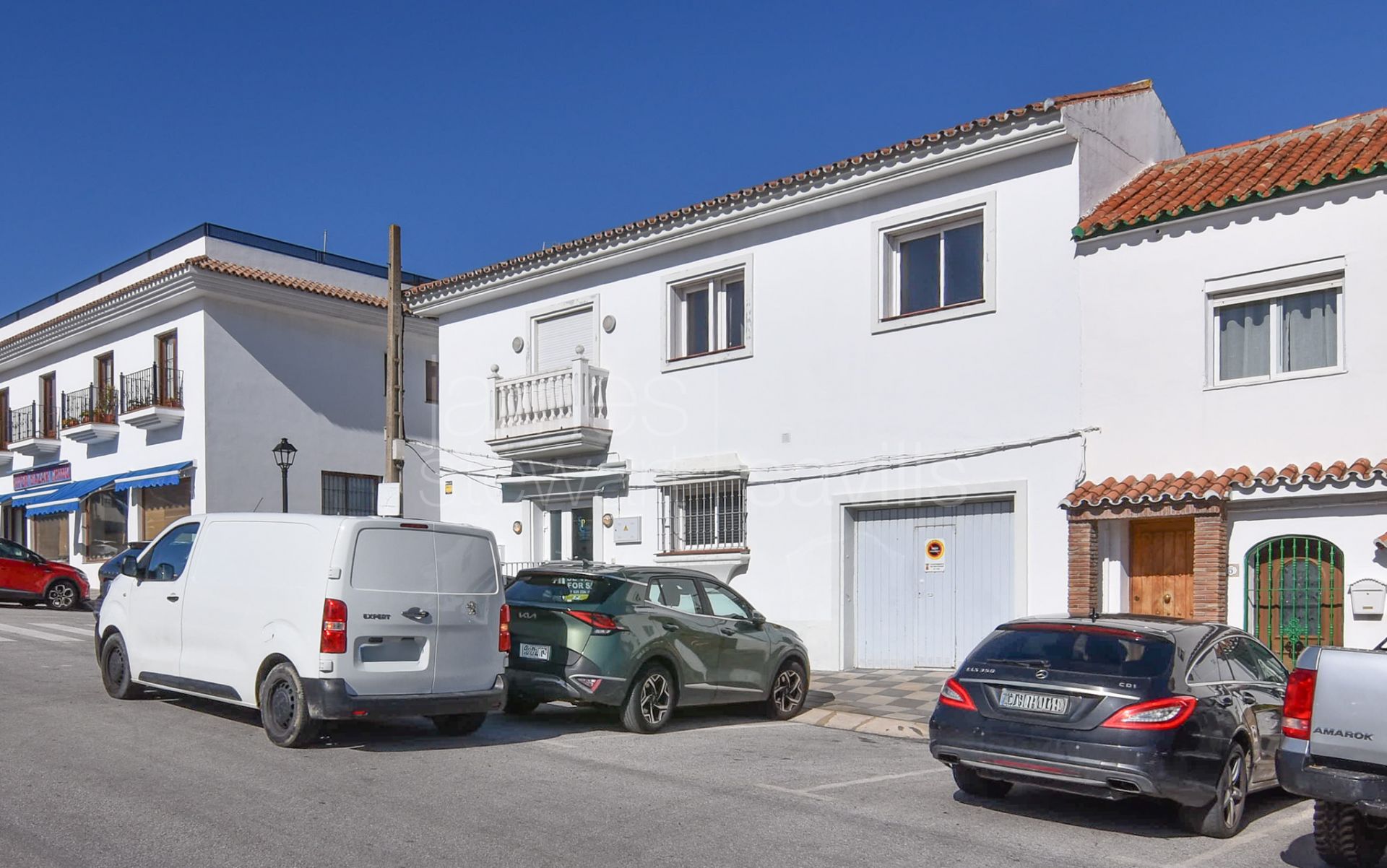 Local comercial con acceso directo desde la calle y vivienda en Pueblo Nuevo de Guadiaro