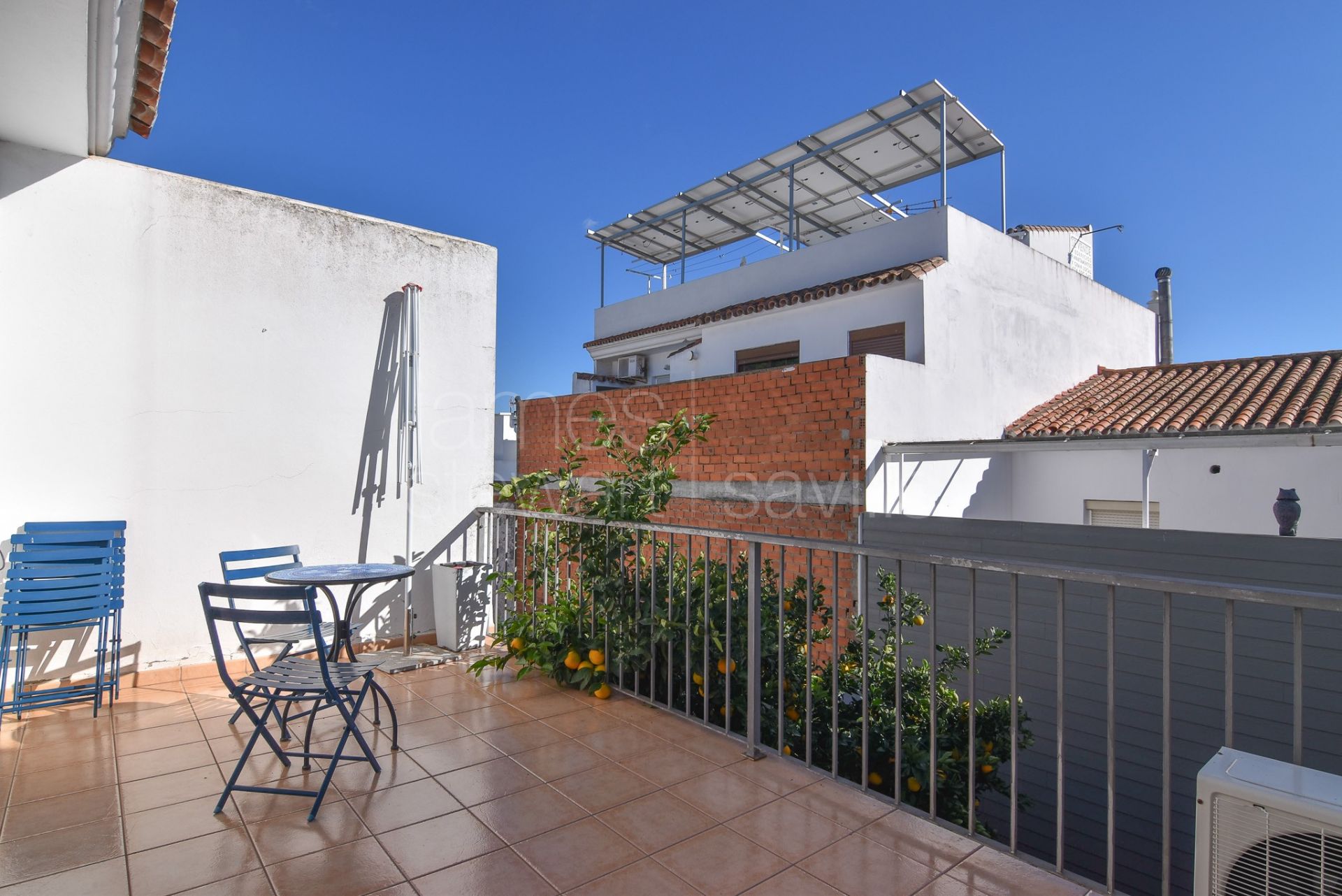 Local comercial con acceso directo desde la calle y vivienda en Pueblo Nuevo de Guadiaro