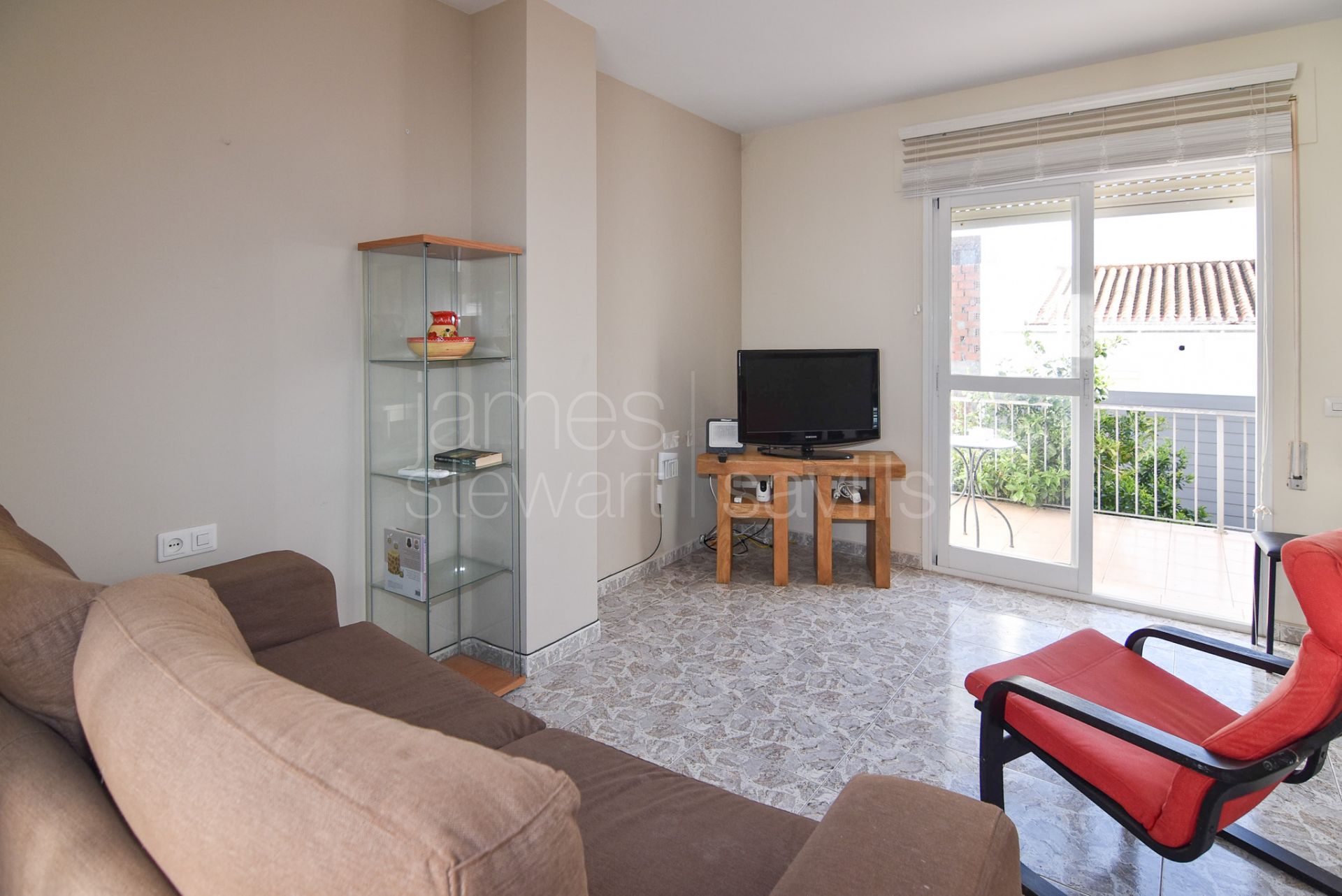 Local comercial con acceso directo desde la calle y vivienda en Pueblo Nuevo de Guadiaro