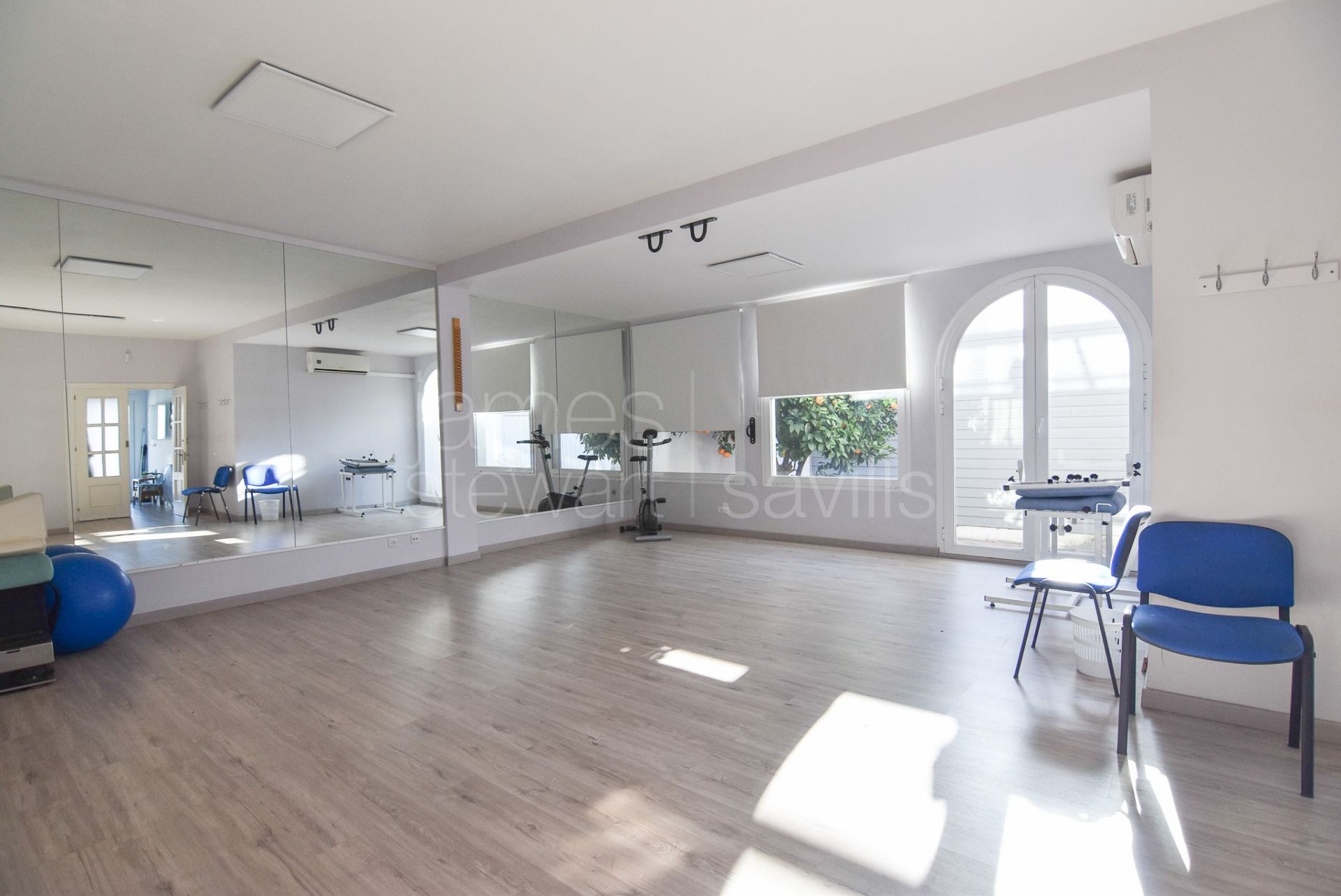 Local comercial con acceso directo desde la calle y vivienda en Pueblo Nuevo de Guadiaro