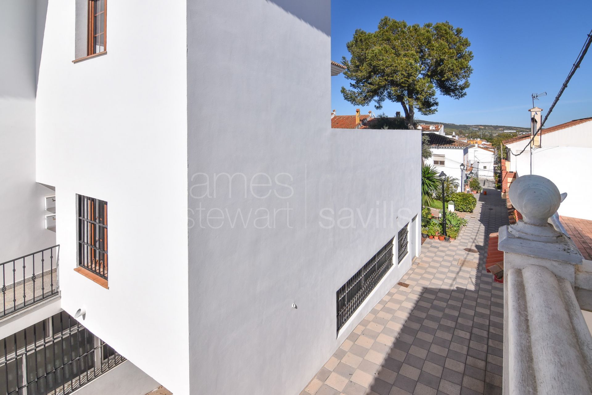 Local comercial con acceso directo desde la calle y vivienda en Pueblo Nuevo de Guadiaro