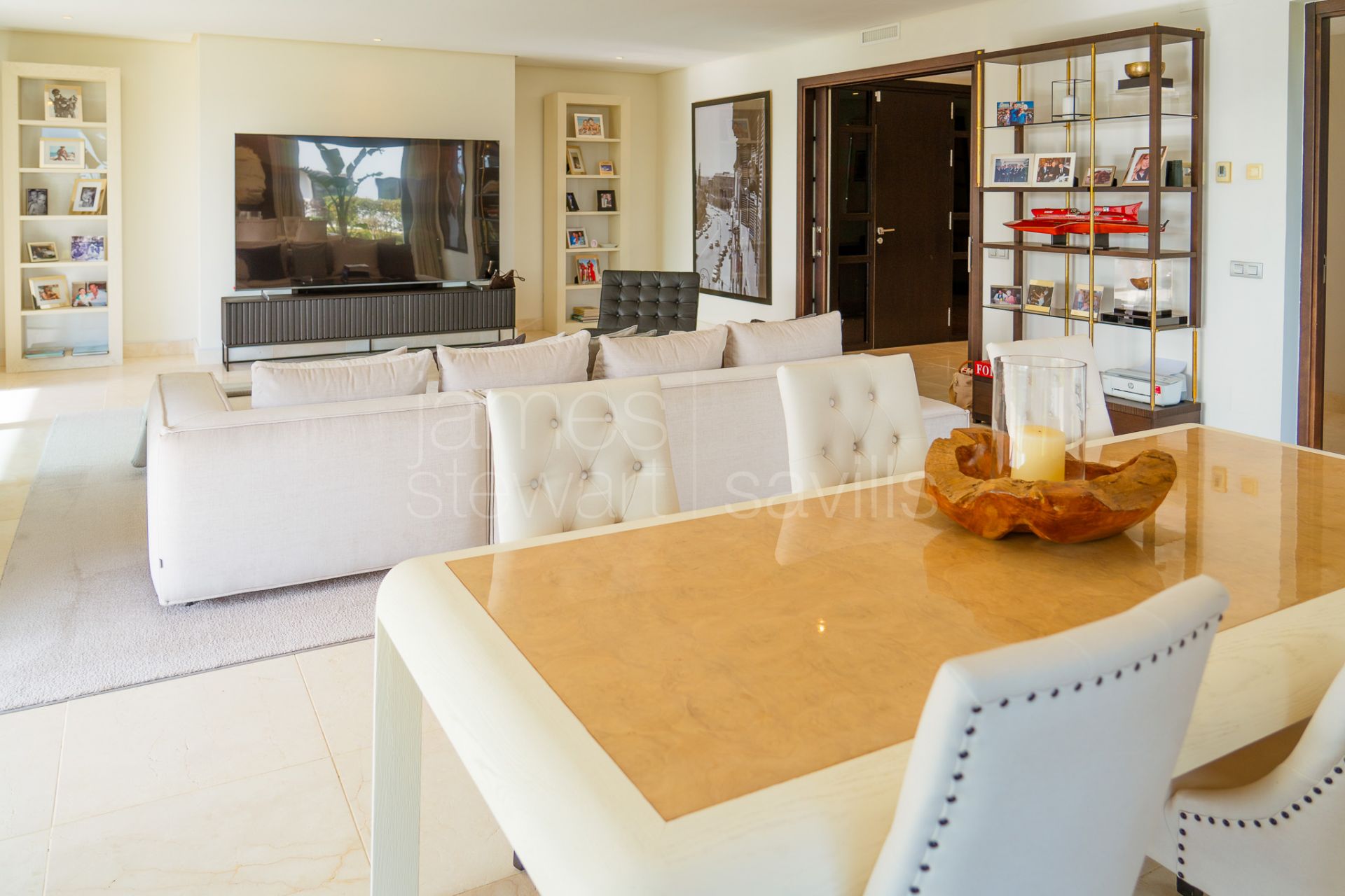 Hacienda de Valderrama: 3-Bed Ground Floor, Garden, Concierge & 3-Car Garage