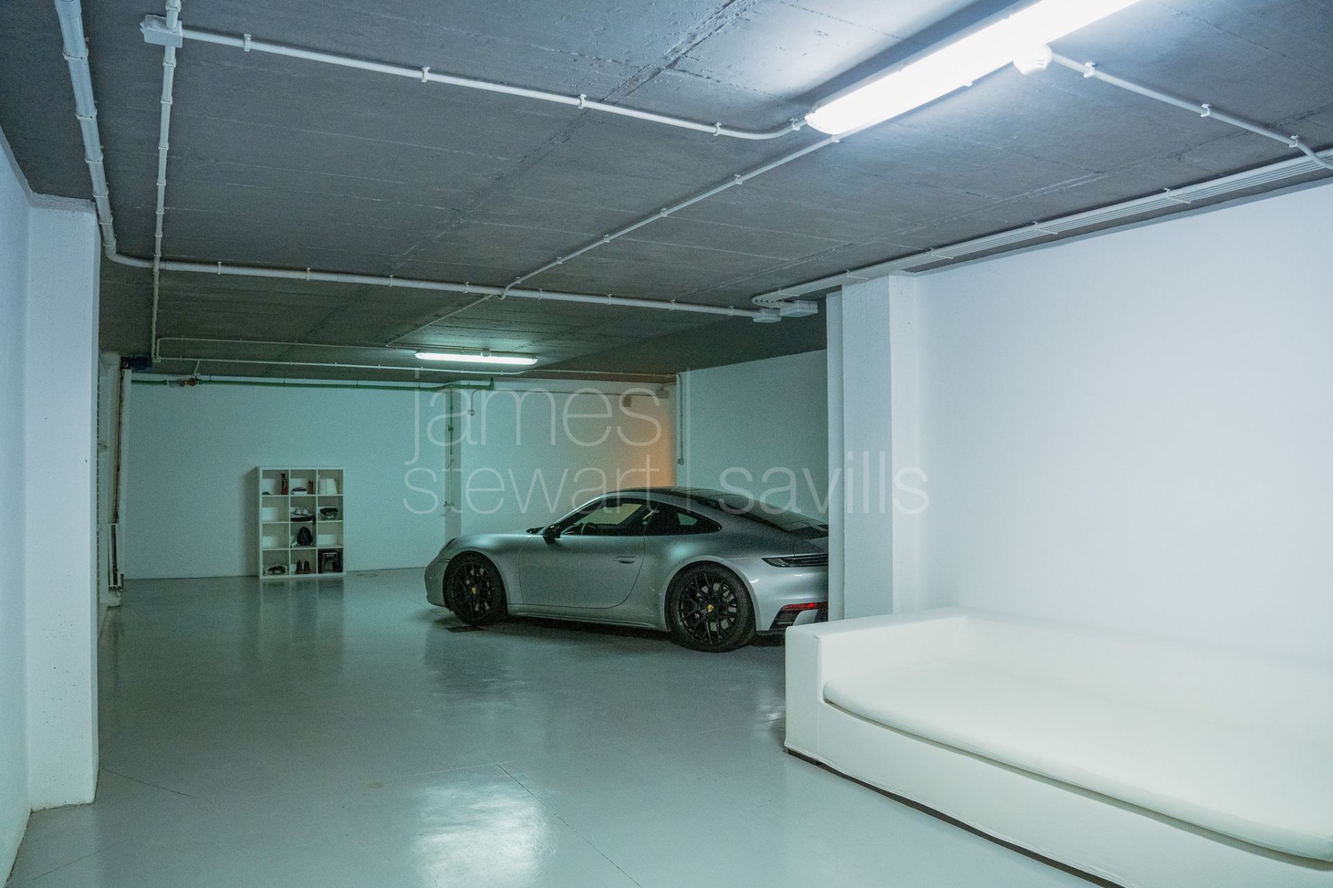 Hacienda de Valderrama: 3-Bed Ground Floor, Garden, Concierge & 3-Car Garage