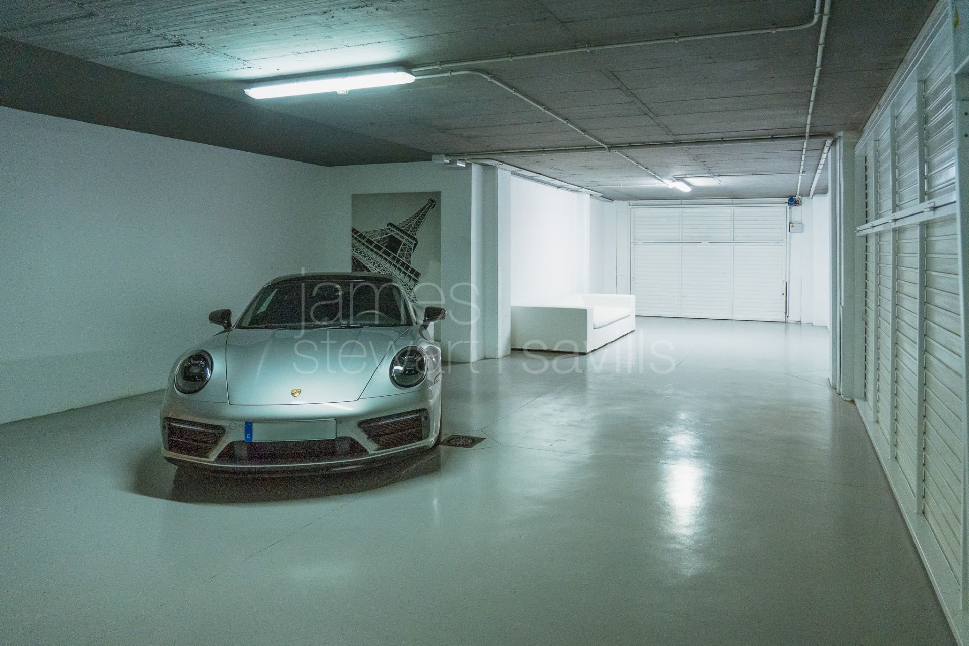 Hacienda de Valderrama: 3-Bed Ground Floor, Garden, Concierge & 3-Car Garage