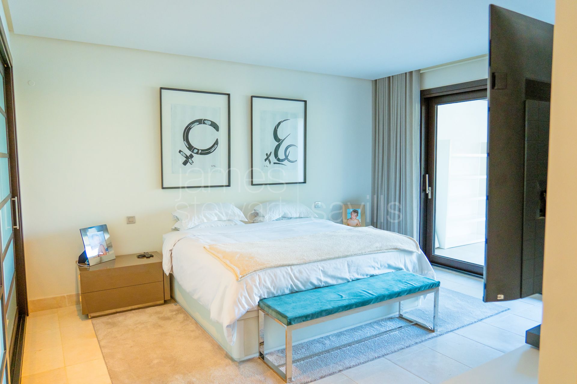 Hacienda de Valderrama: 3-Bed Ground Floor, Garden, Concierge & 3-Car Garage